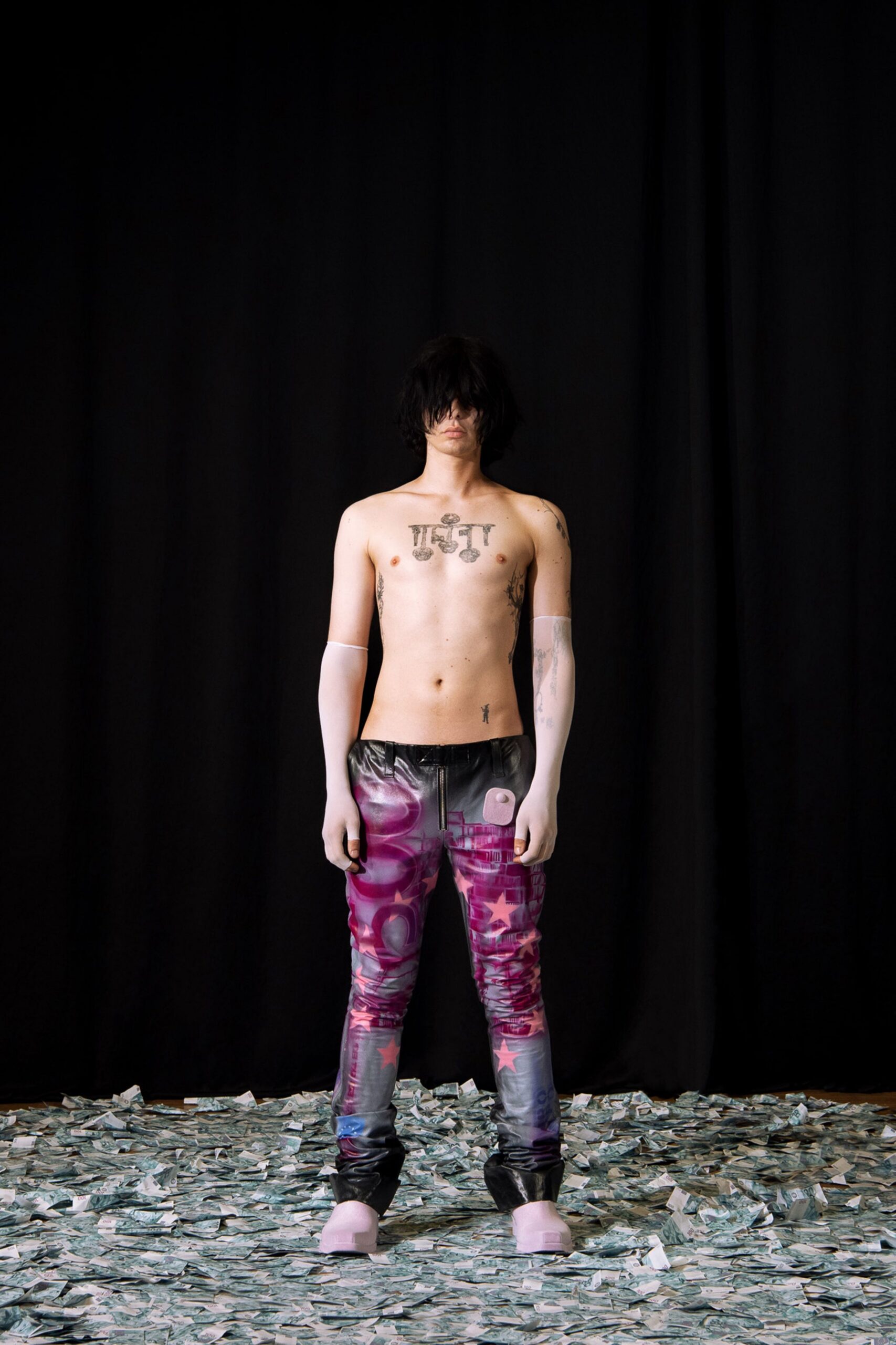 fitted printed pants with pink shoes
