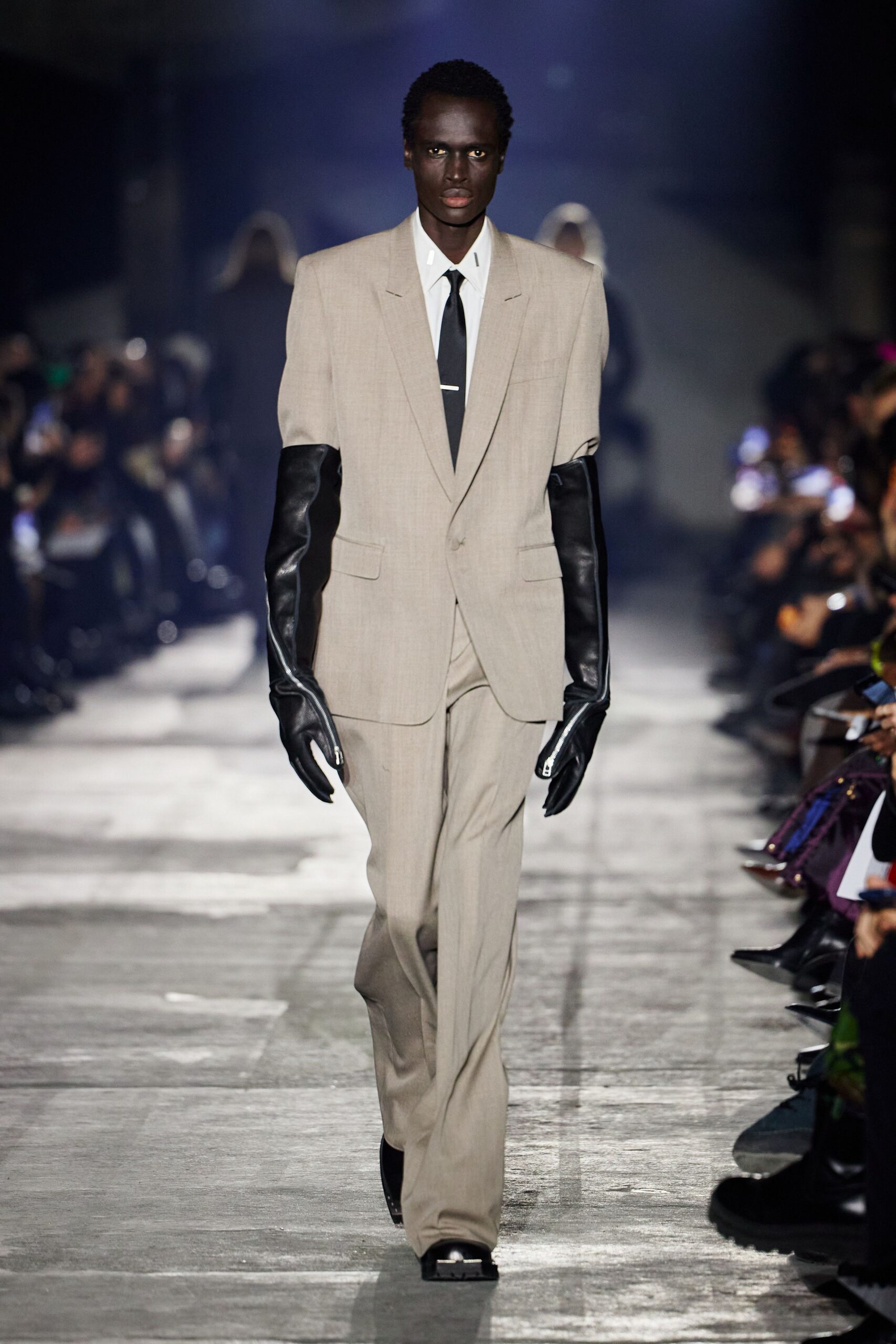 beige wool long-sleeve collared tailored buttoned suit