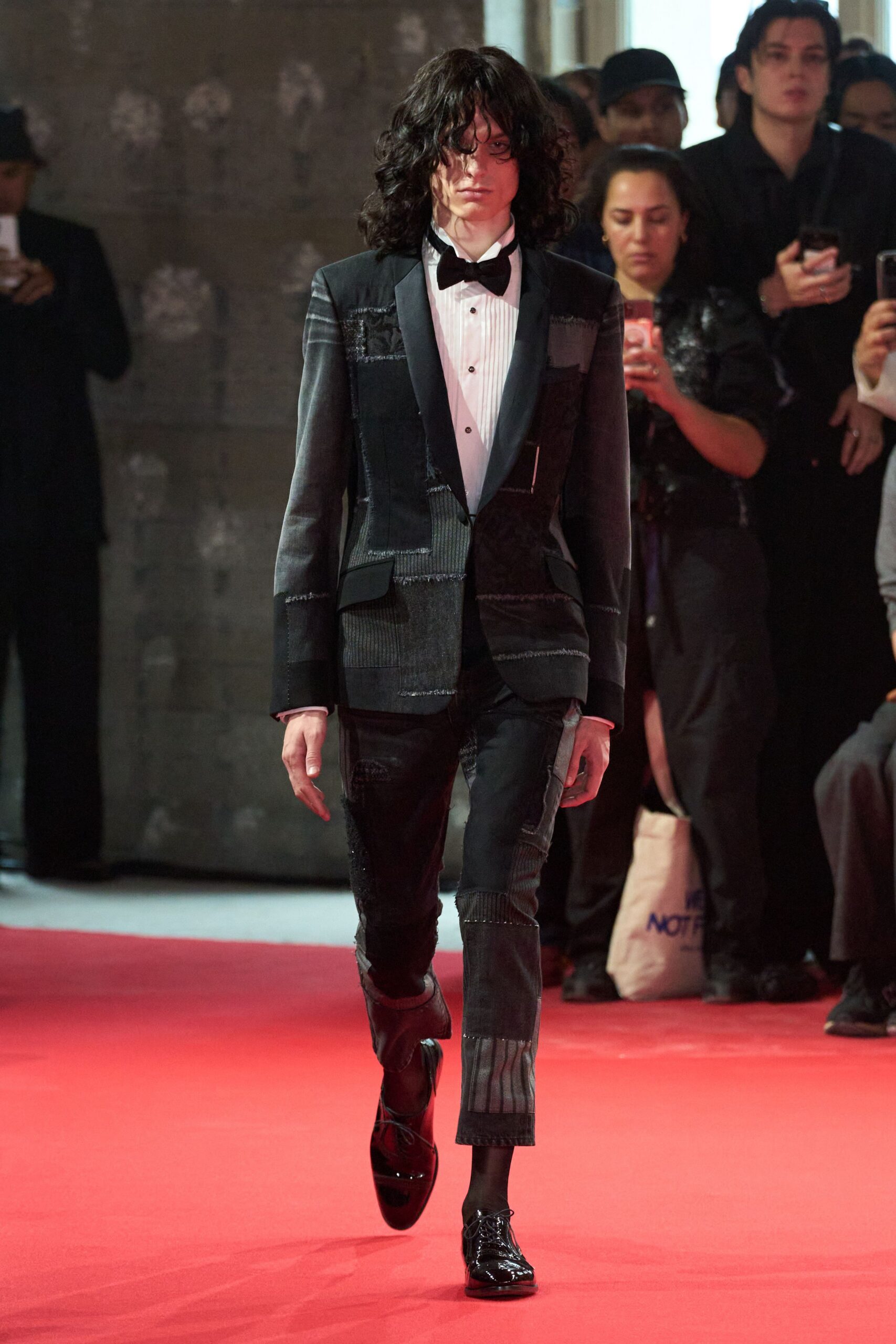 black cotton long-sleeve collared tailored buttoned pleated suit