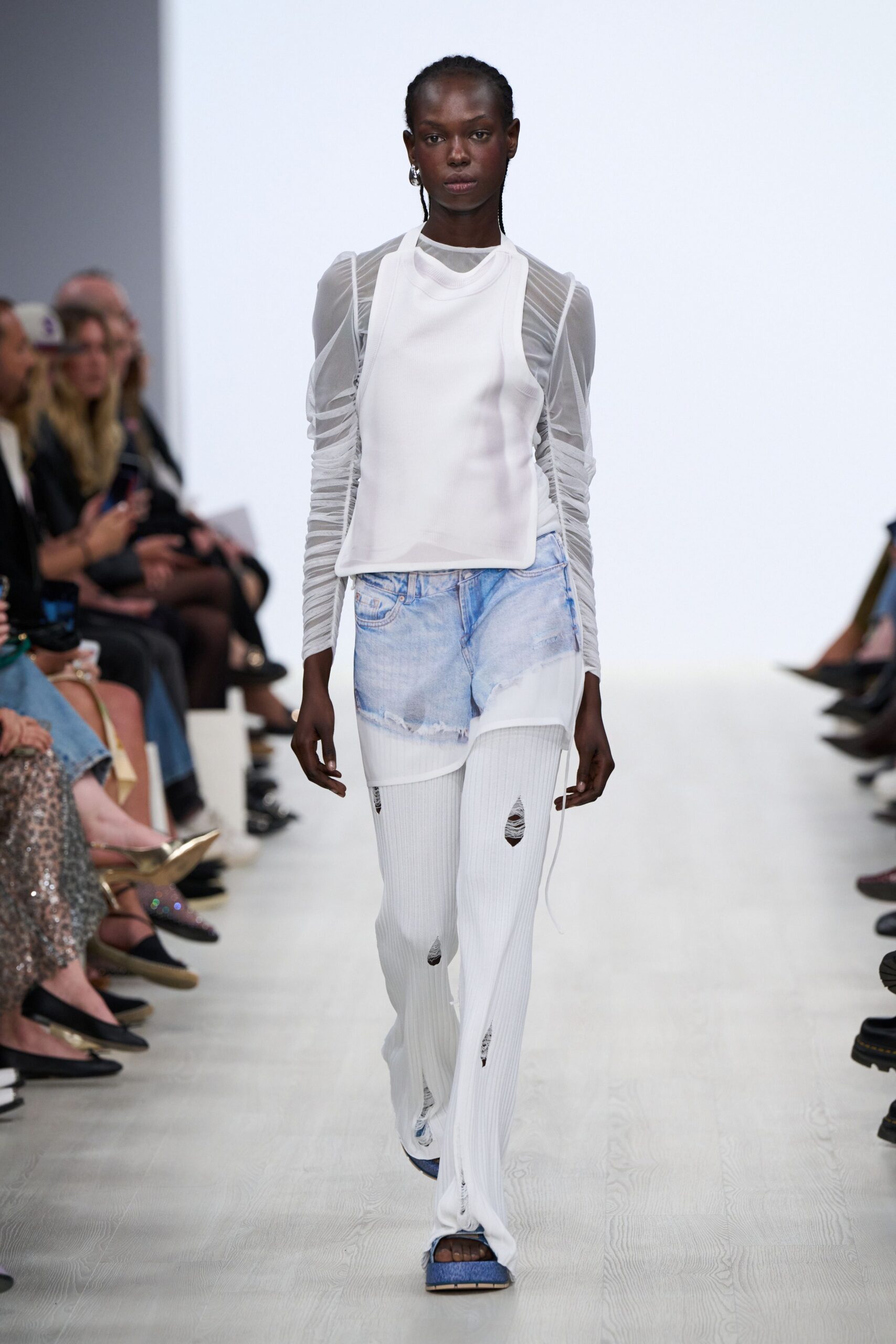 white cotton long-sleeve fitted zippered pants