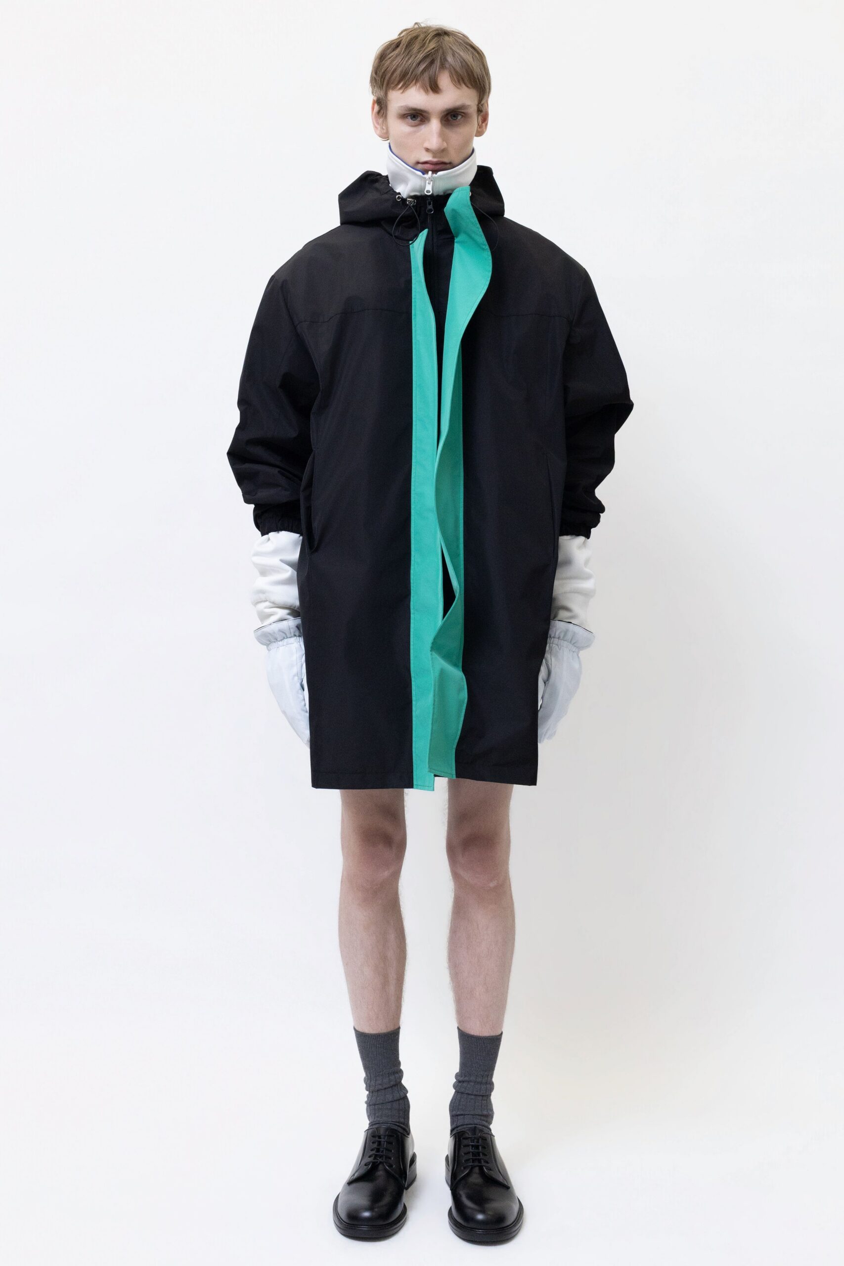 black cotton long-sleeve collared relaxed zippered short coat