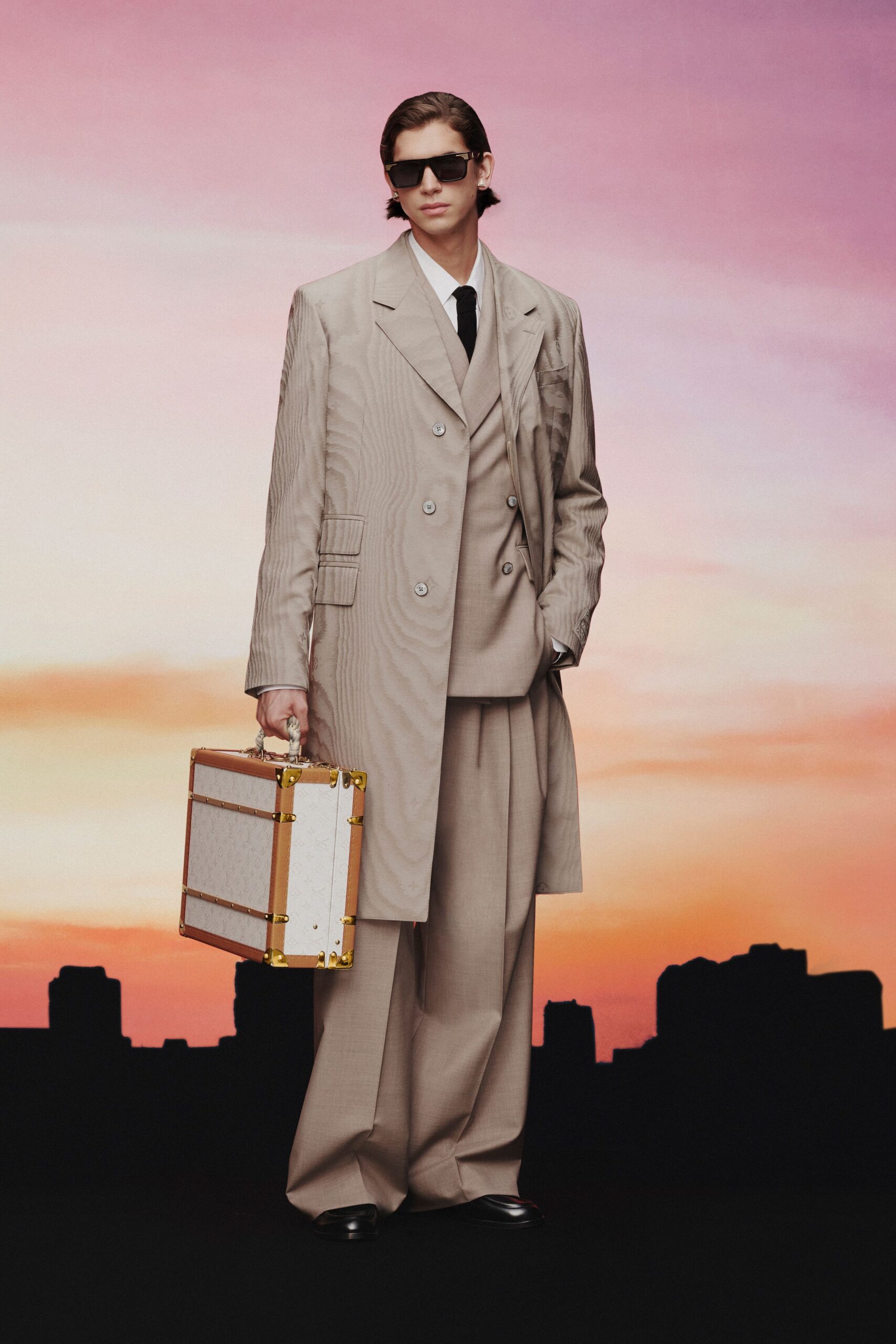 beige cotton long-sleeve collared relaxed buttoned pleated suit