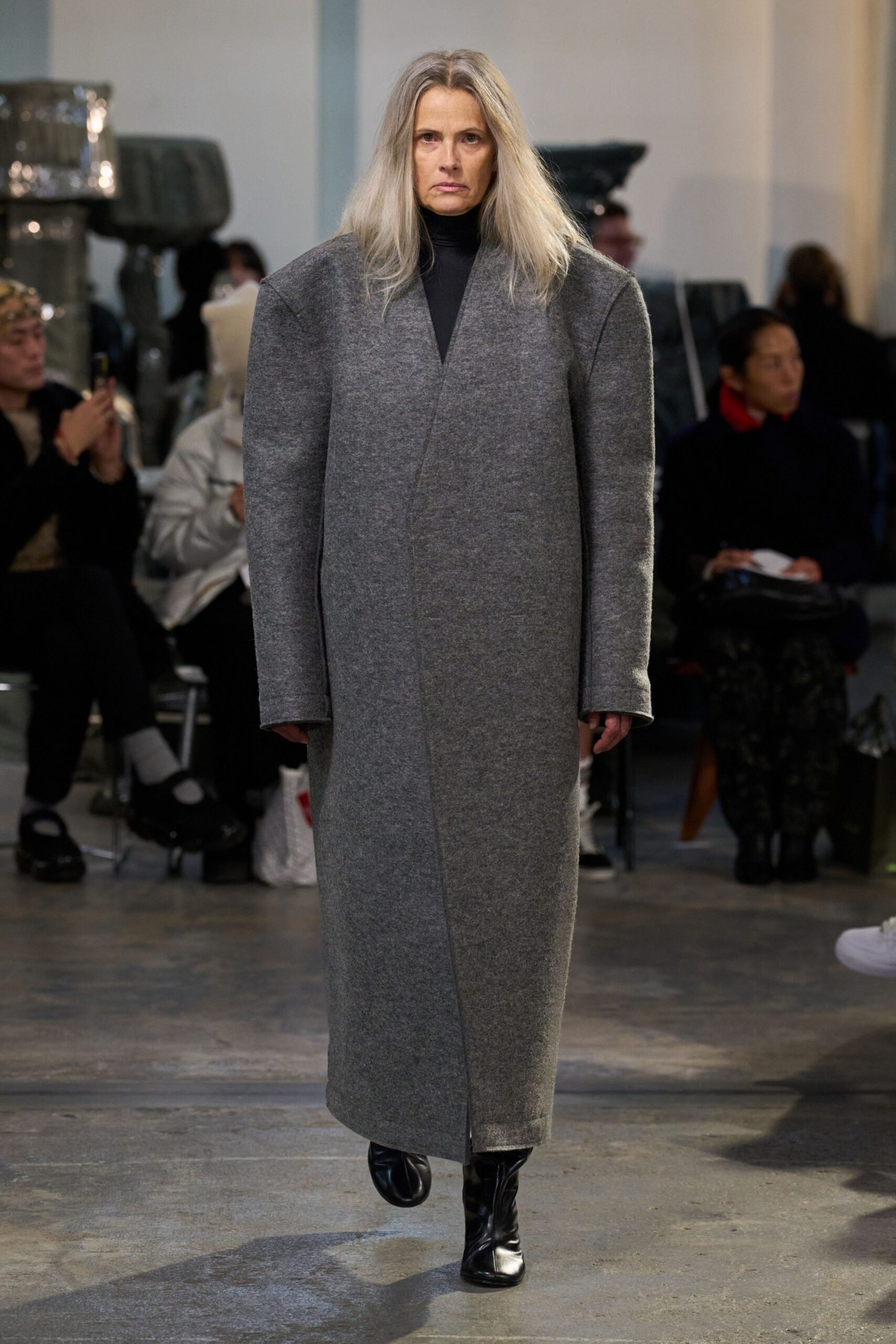 gray wool long-sleeve collared oversized straight-leg maxi coat