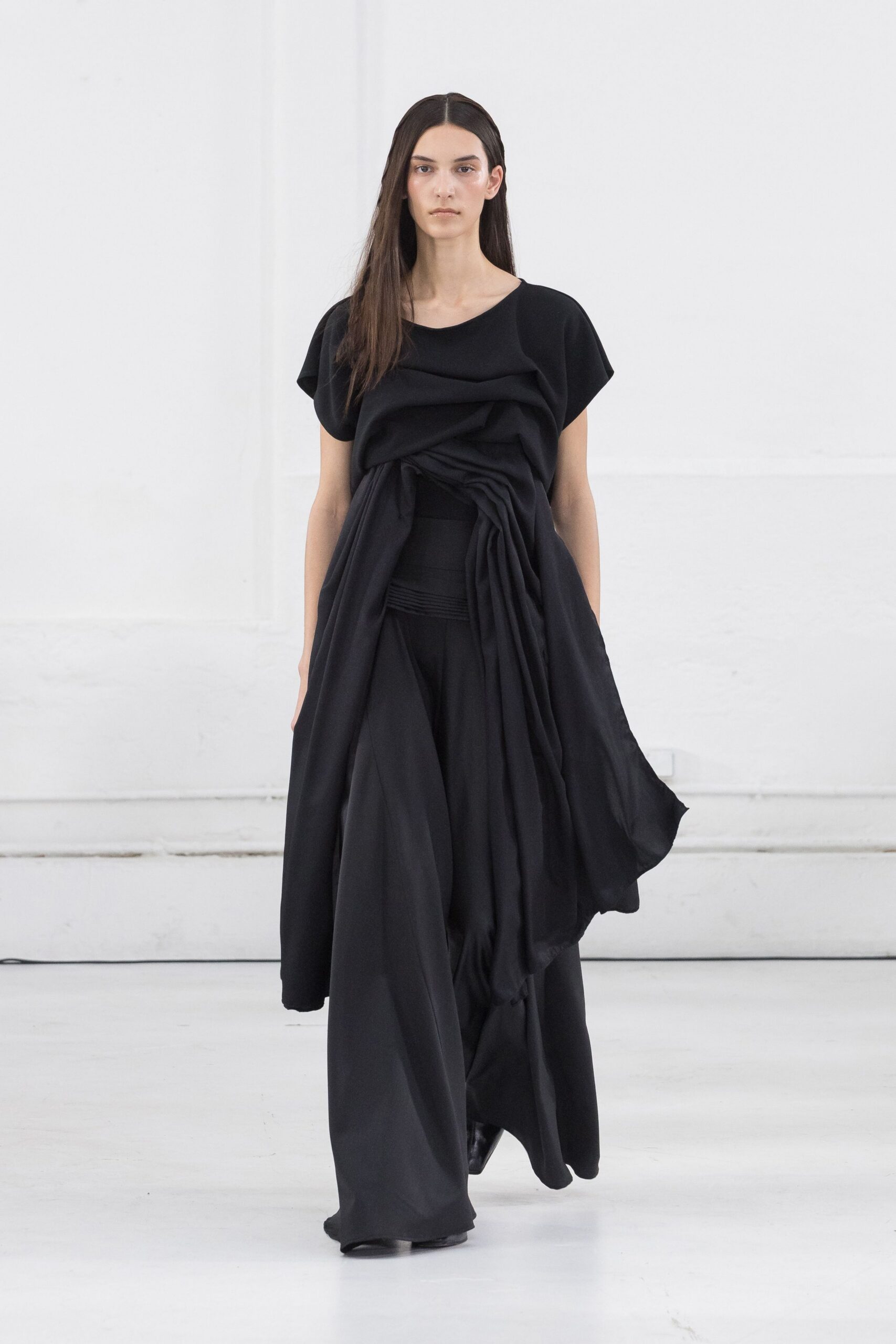 black relaxed short-sleeve dress