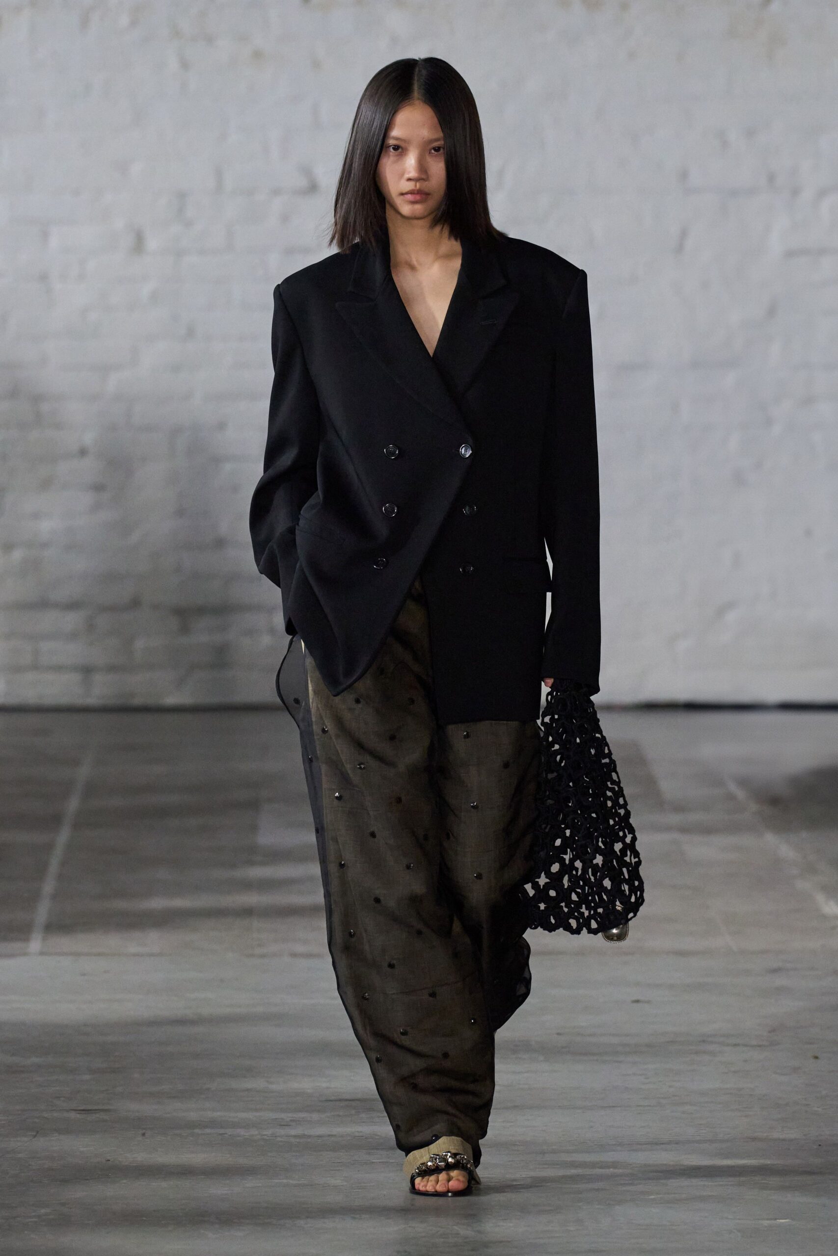 black wool long-sleeve collared oversized blazer