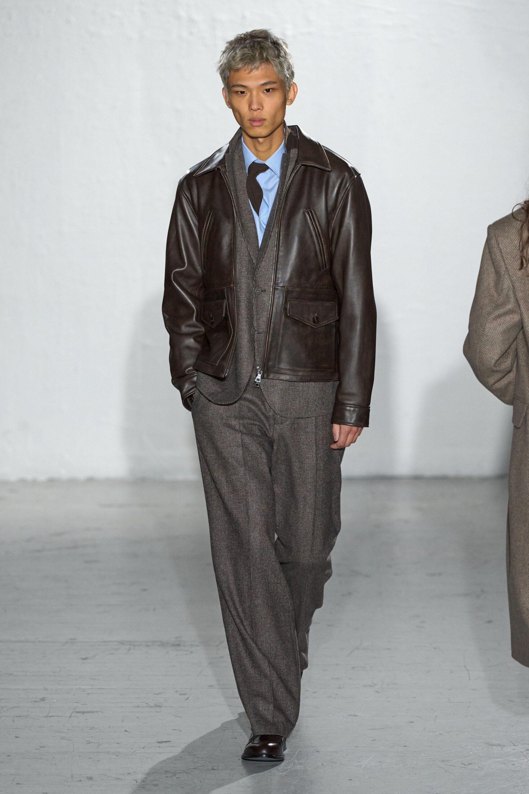 gray wool long-sleeve collared tailored buttoned suit