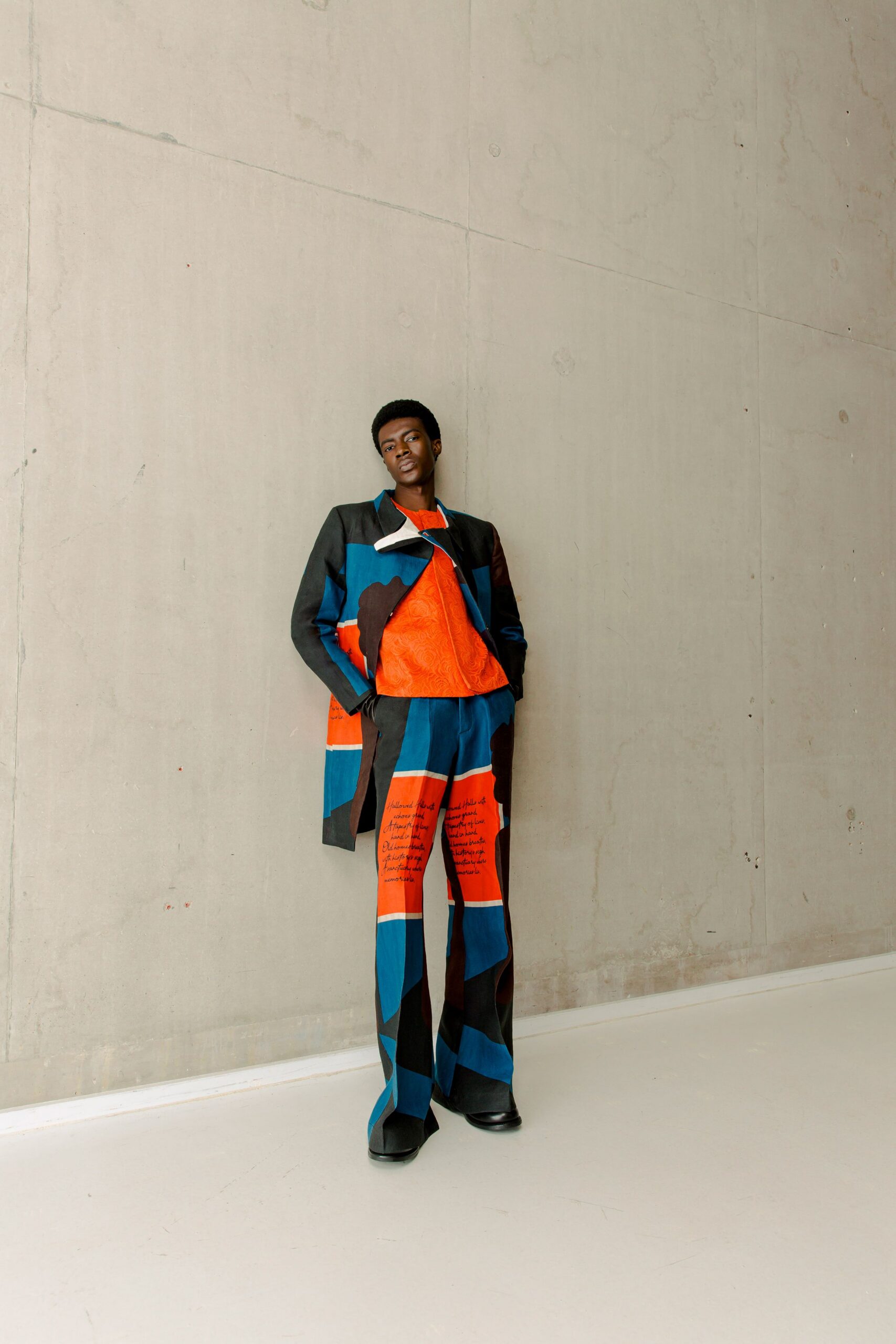 color-blocked suit with leather shoes