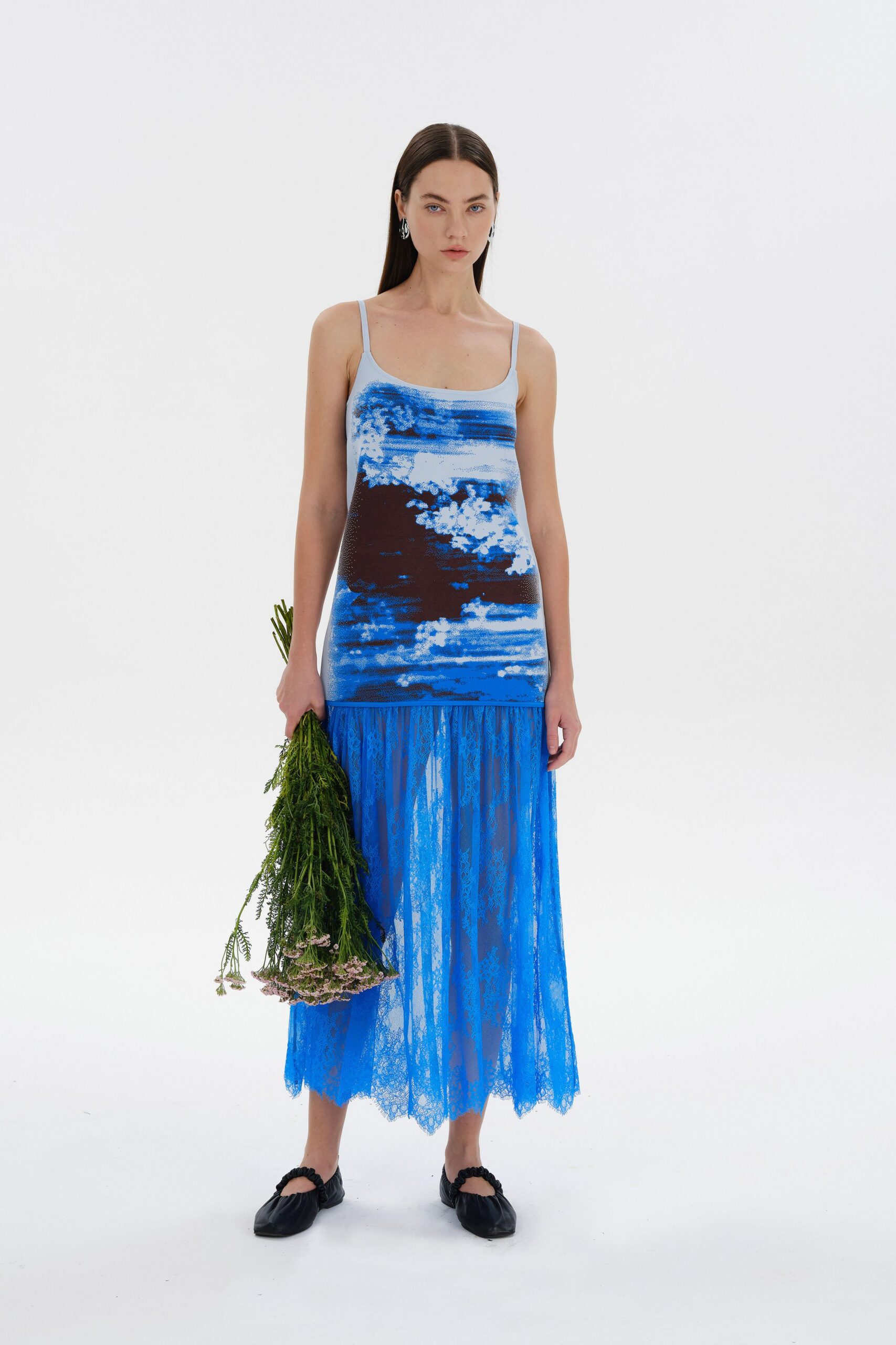 blue cotton sleeveless scoop-neck fitted printed tank-top