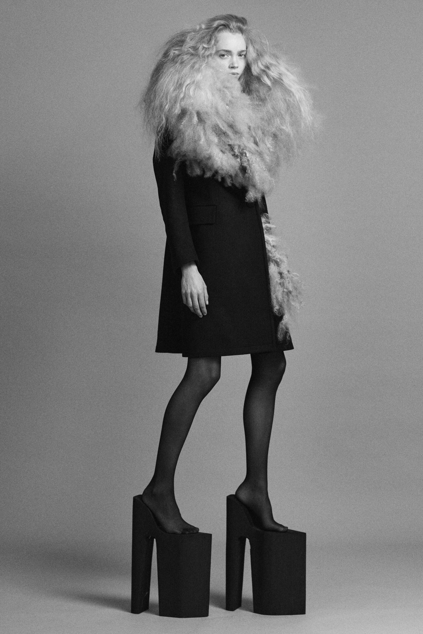 black wool long-sleeve collared fitted layered coat