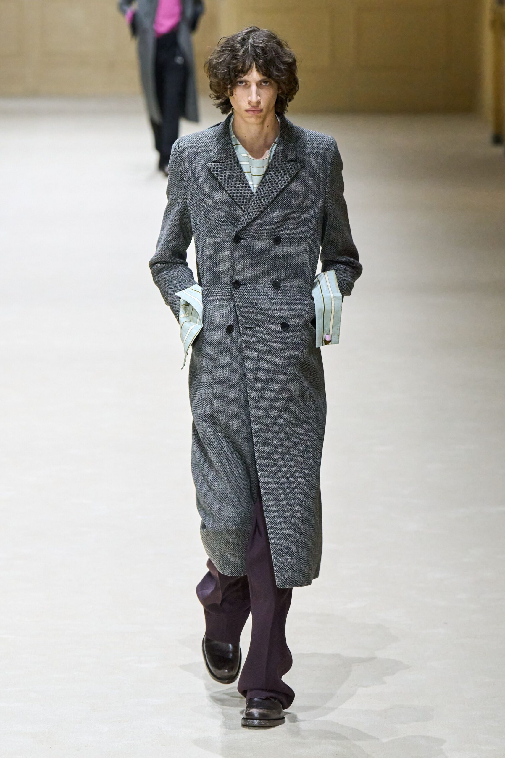 gray wool long-sleeve double-breasted tailored buttoned coat