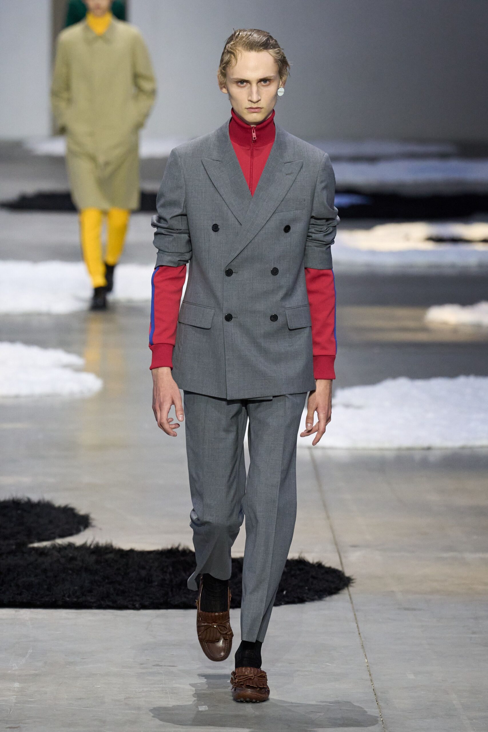gray wool long-sleeve collared tailored buttoned suit