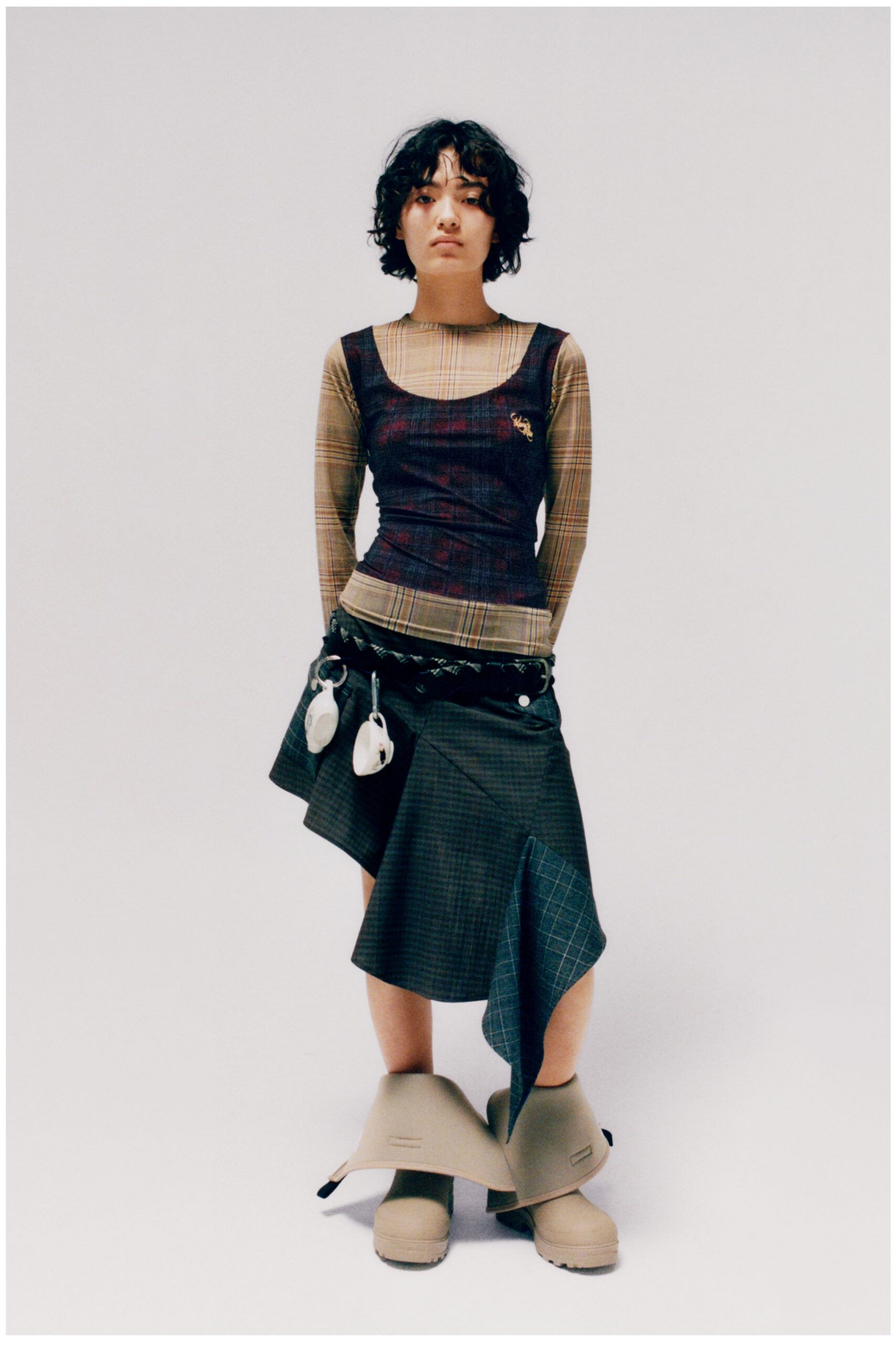 brown cotton long-sleeve v-neck fitted checked top