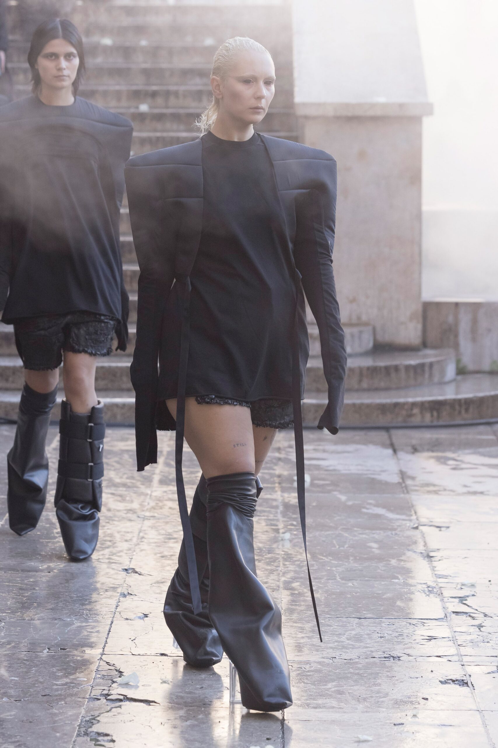 black cotton long-sleeve high-neck fitted structured short top
