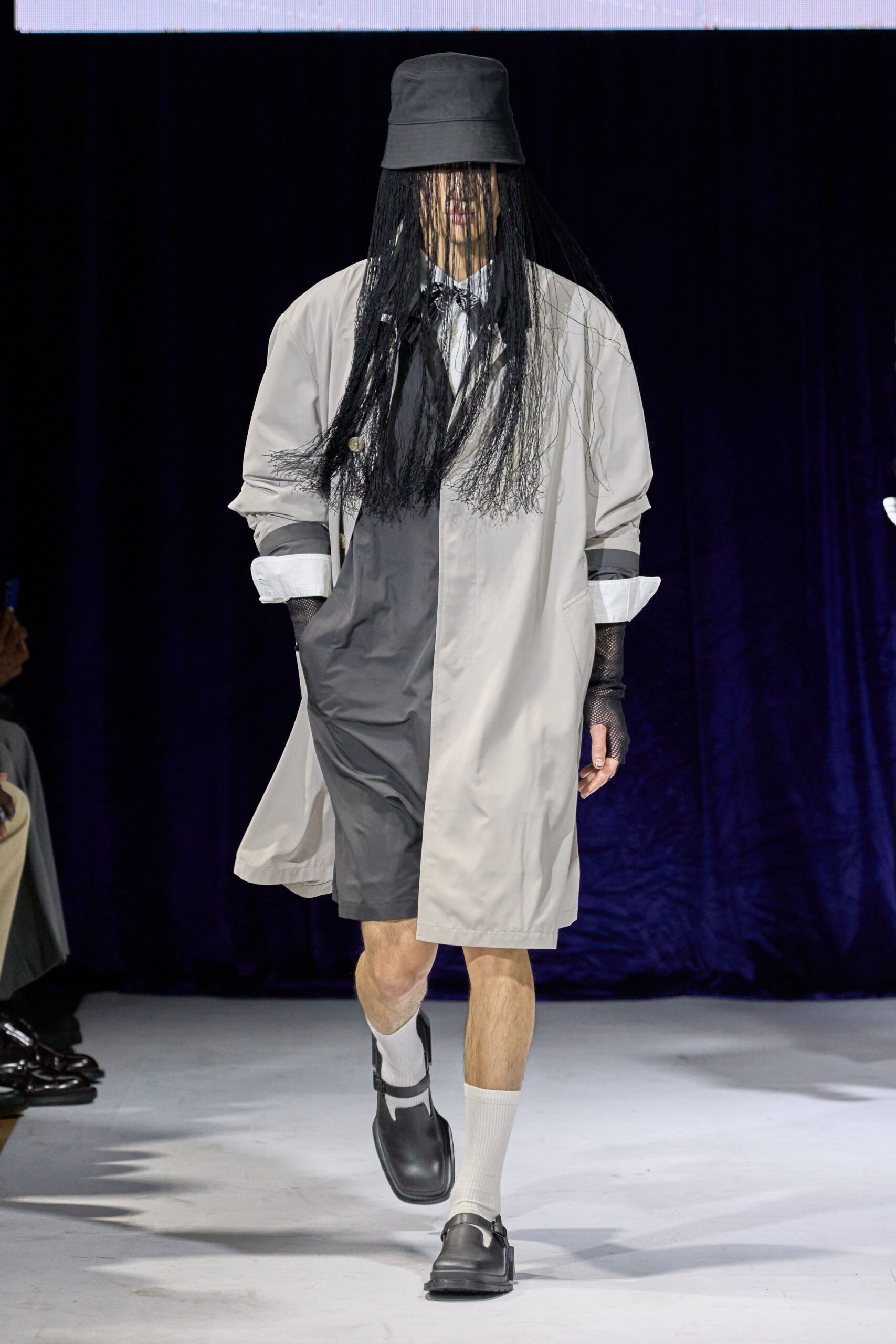 gray cotton long-sleeve collared relaxed buttoned layered coat