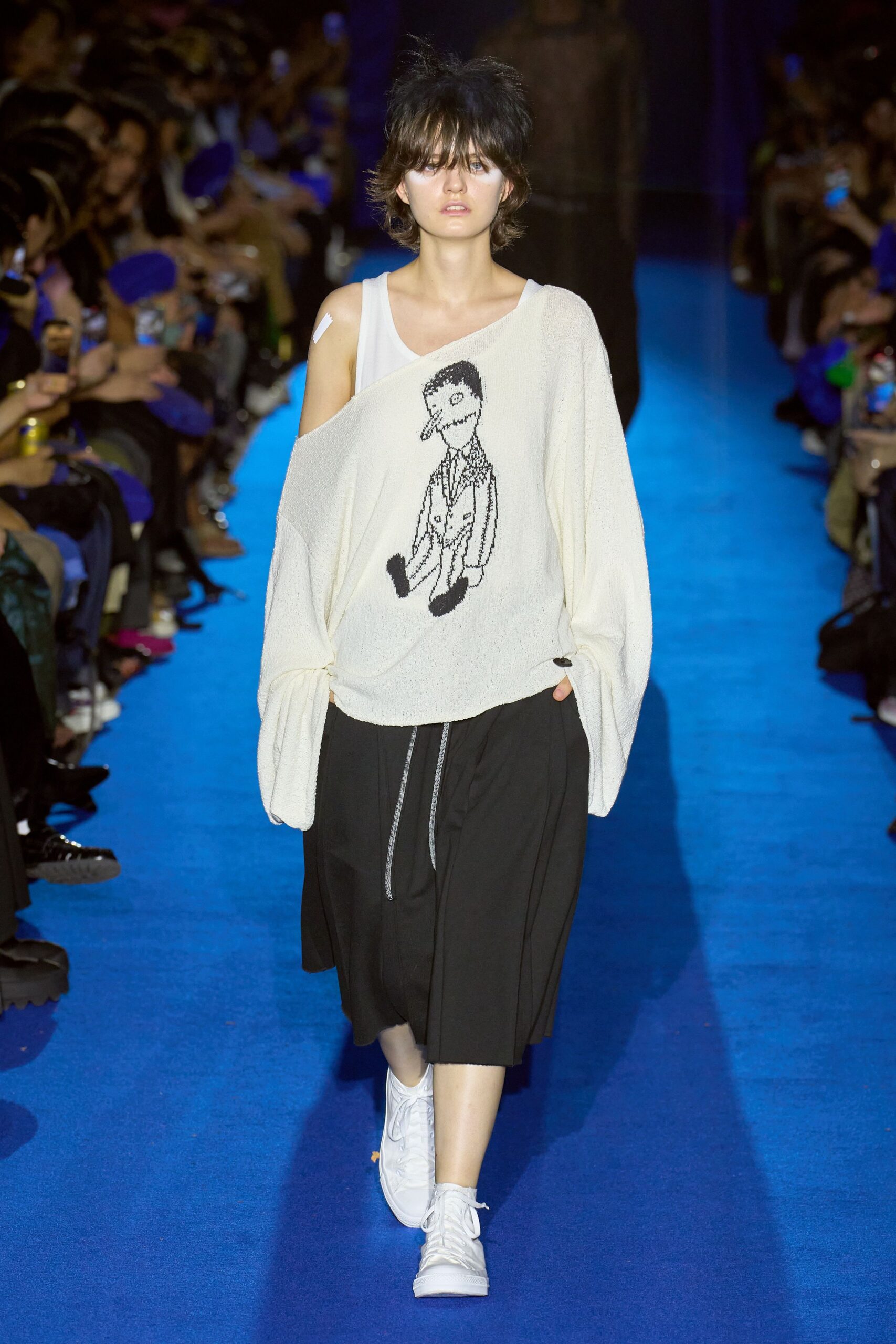 white relaxed top black pleated skirt