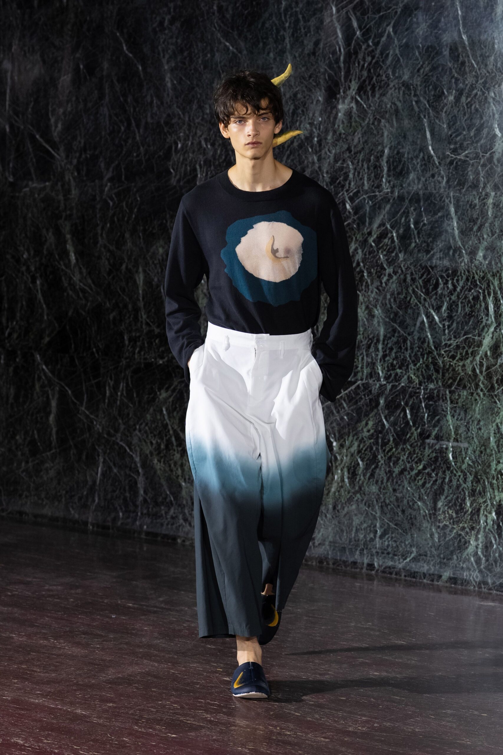 black cotton long-sleeve collared relaxed printed sweater