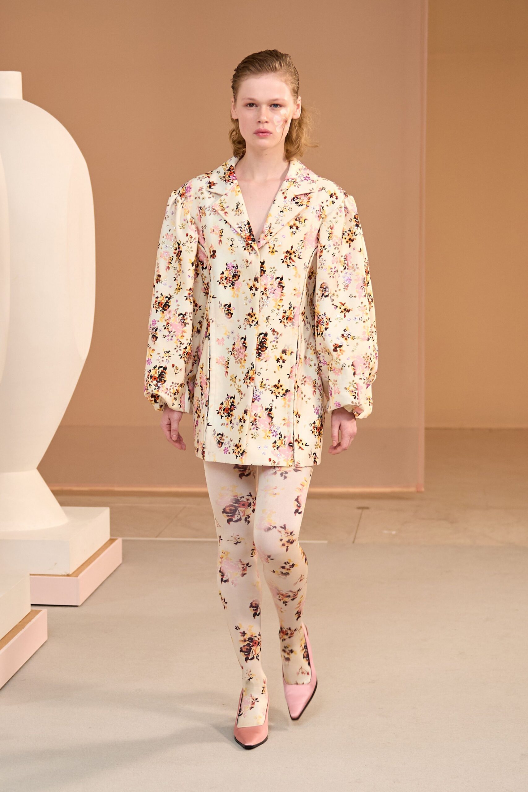 beige cotton fitted floral leggings