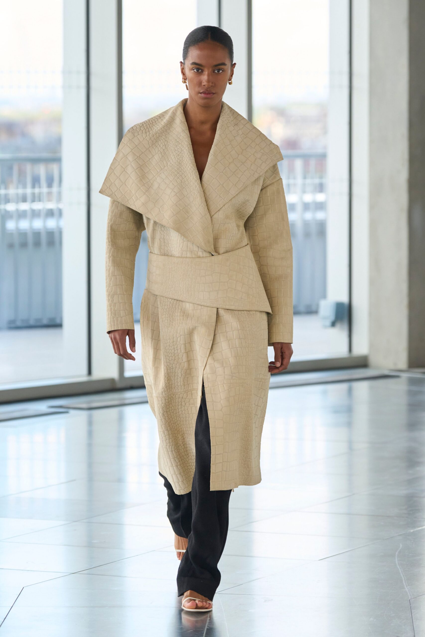 beige cotton long-sleeve collared fitted layered zippered coat
