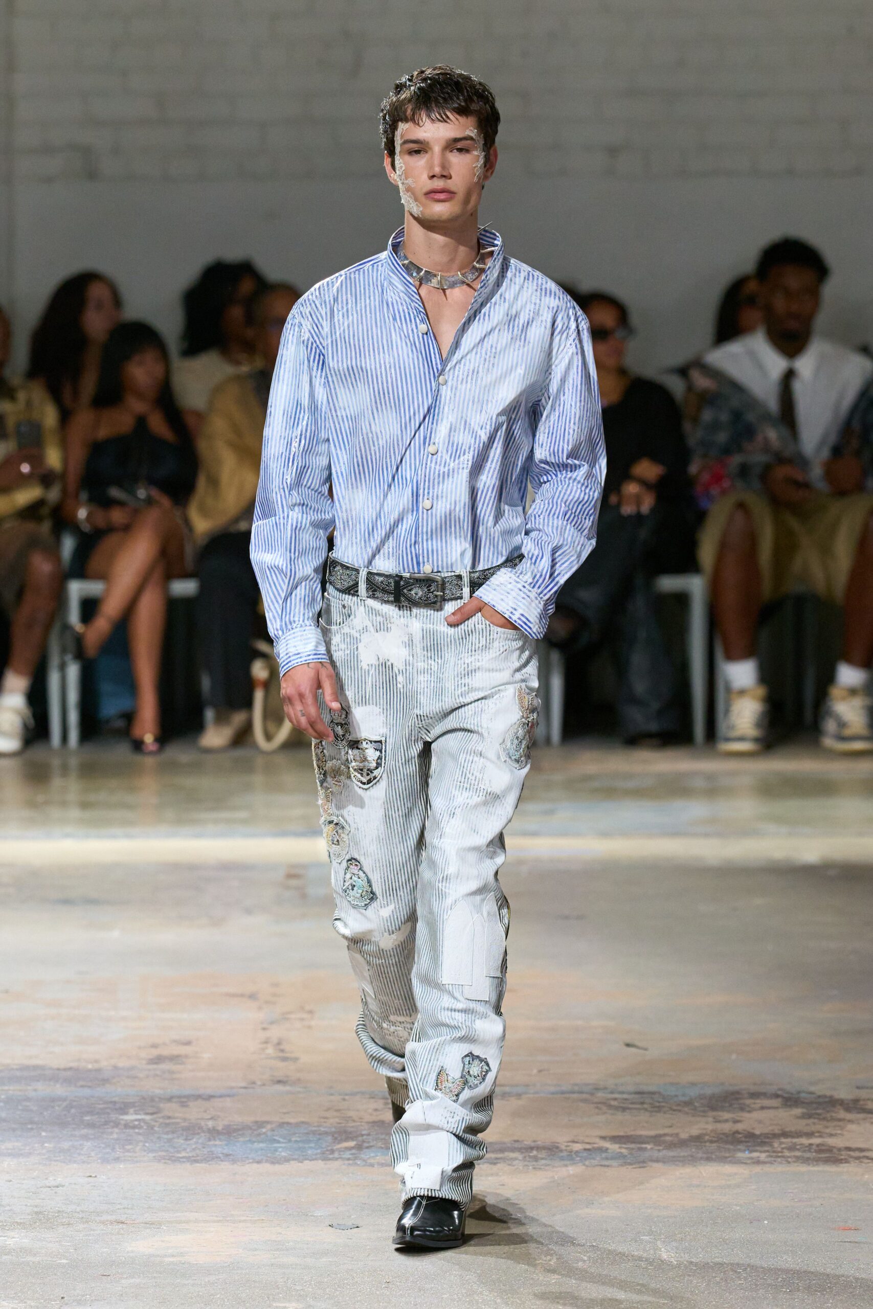 white denim fitted distressed pants
