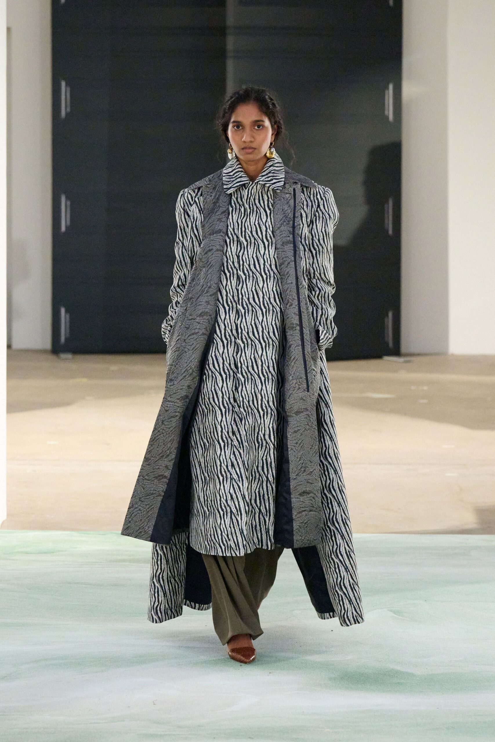 black cotton long-sleeve collared fitted printed maxi coat