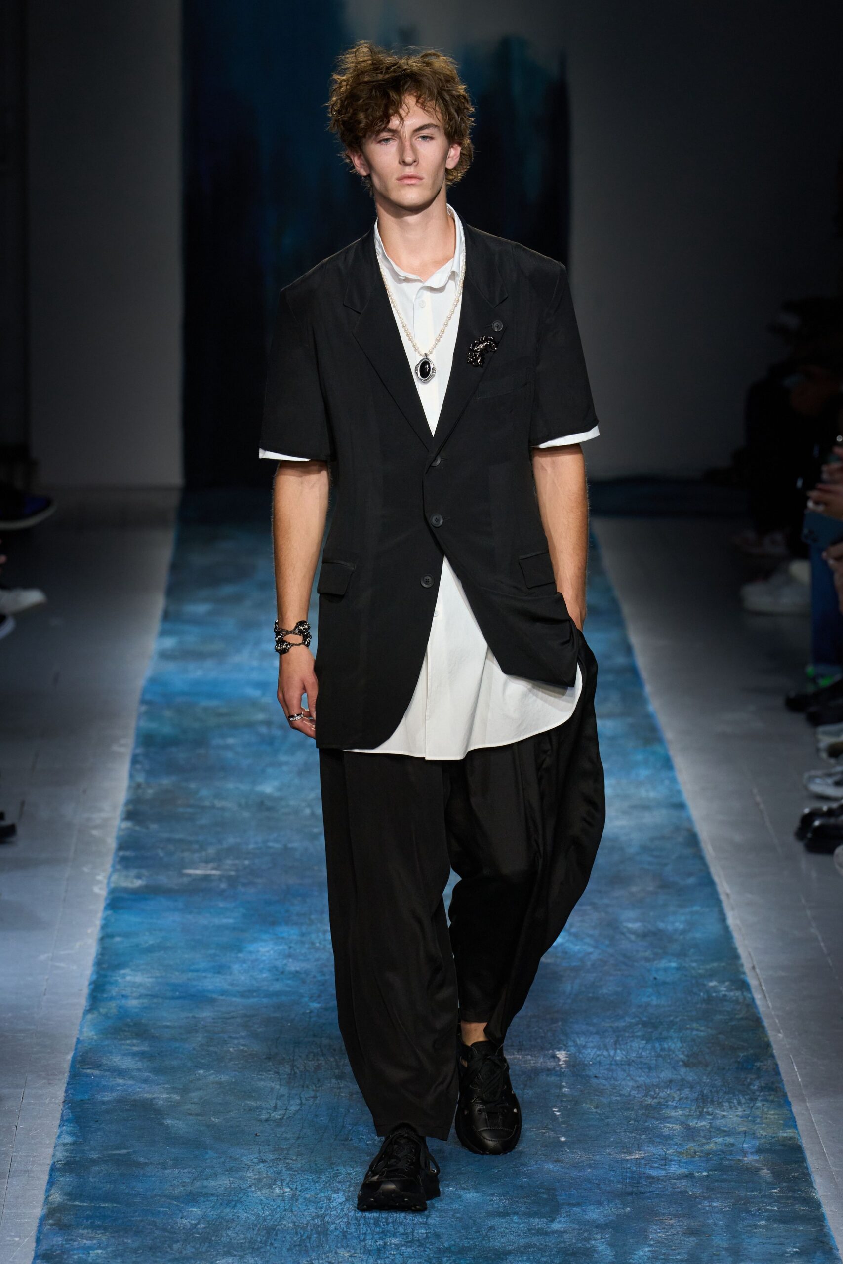 black cotton short-sleeve collared relaxed buttoned blazer