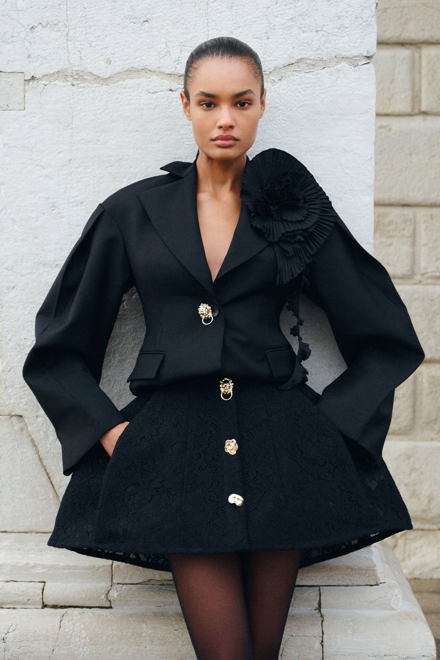 black lace fitted pleated buttoned mini skirt