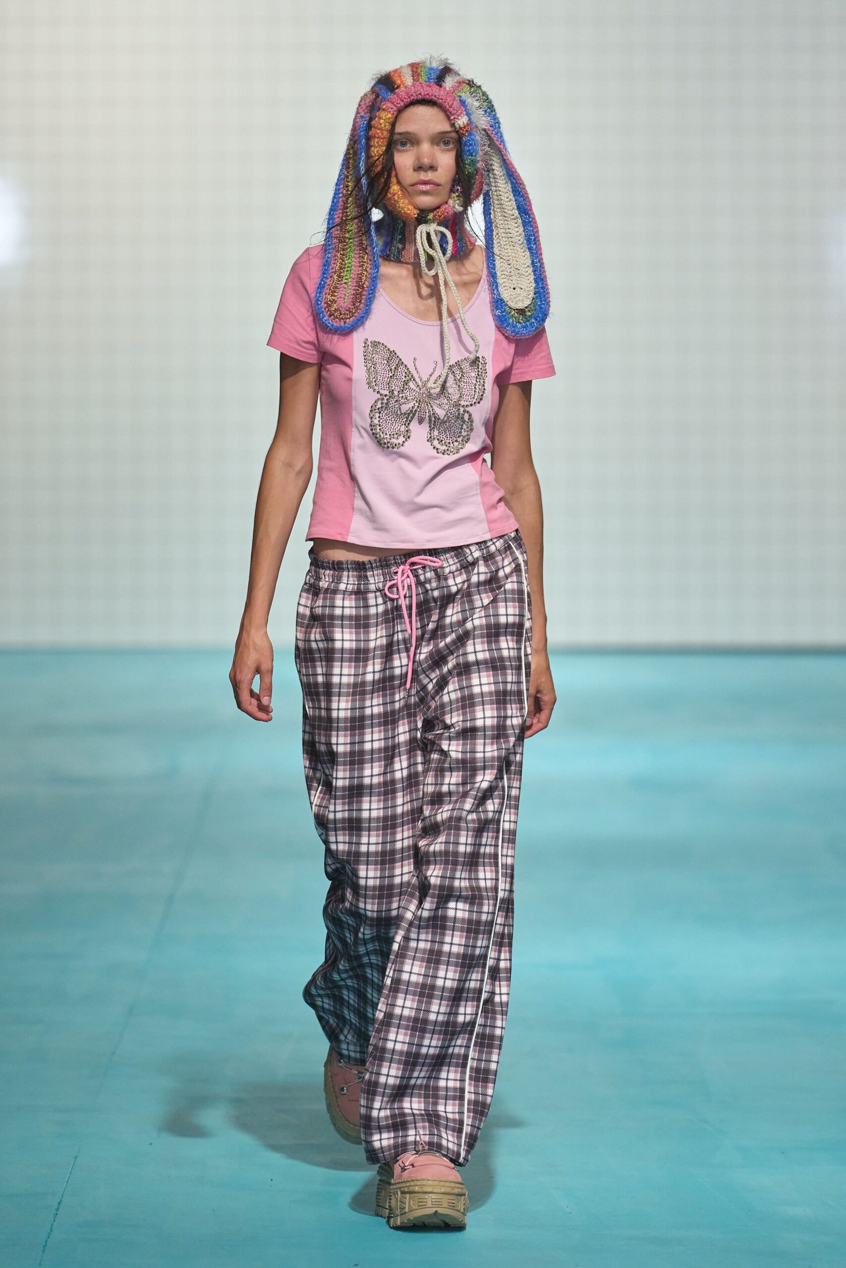 pink cotton short-sleeve collared fitted printed top