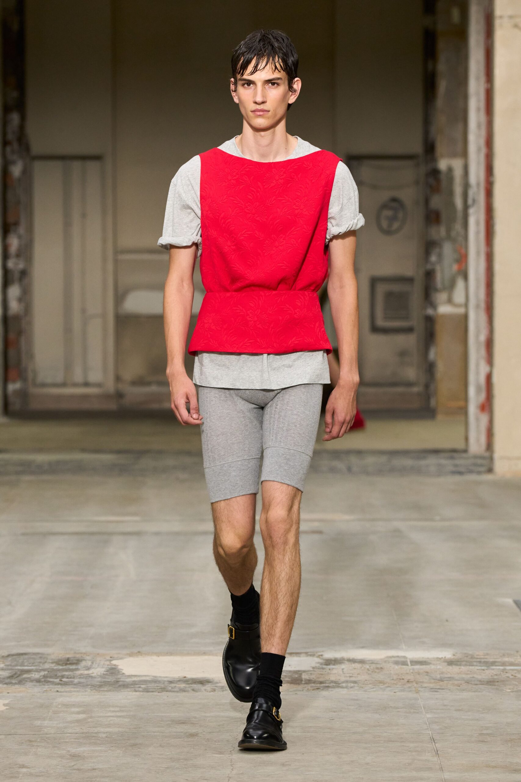 red cotton short-sleeve collared fitted pleated top