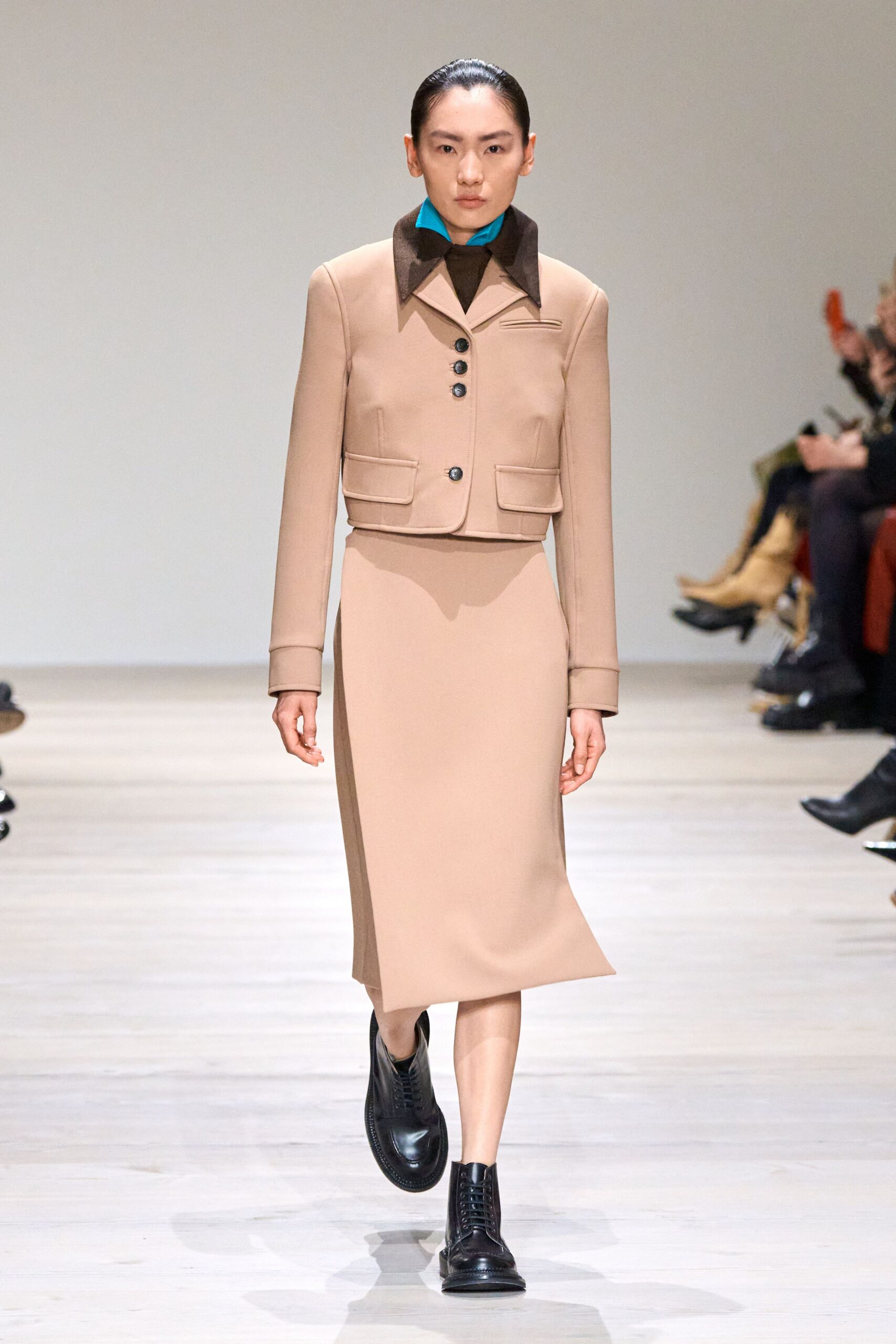 beige cotton long-sleeve collared fitted buttoned jacket