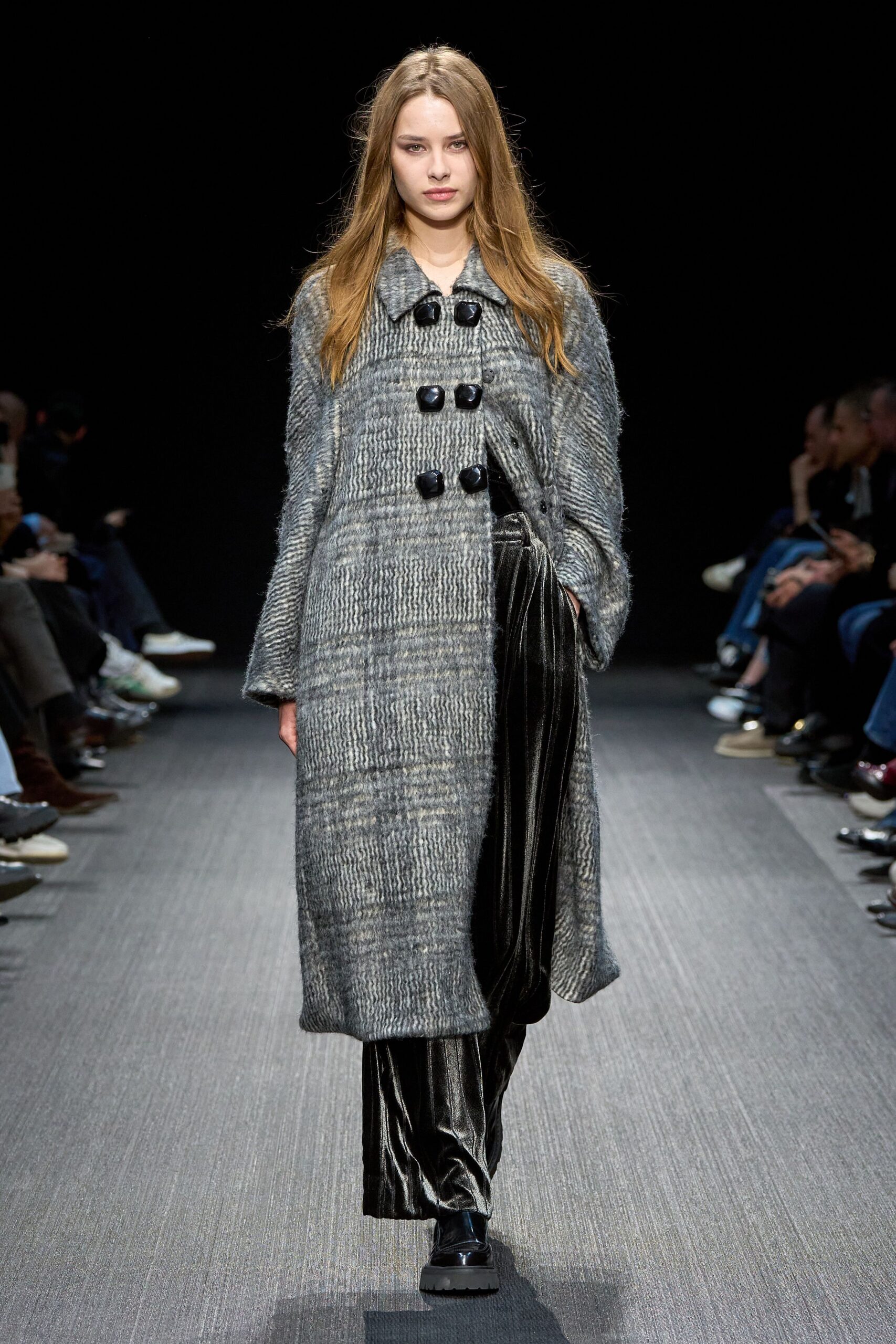 gray wool long-sleeve collared relaxed buttoned layered coat