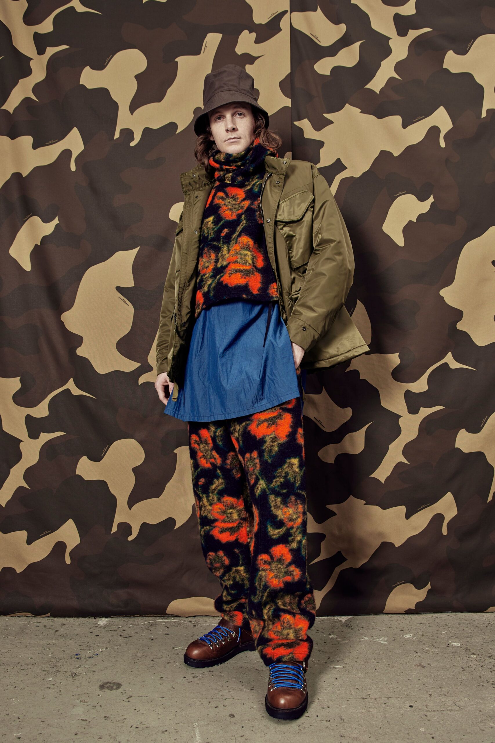 green cotton long-sleeve collared relaxed buttoned jacket