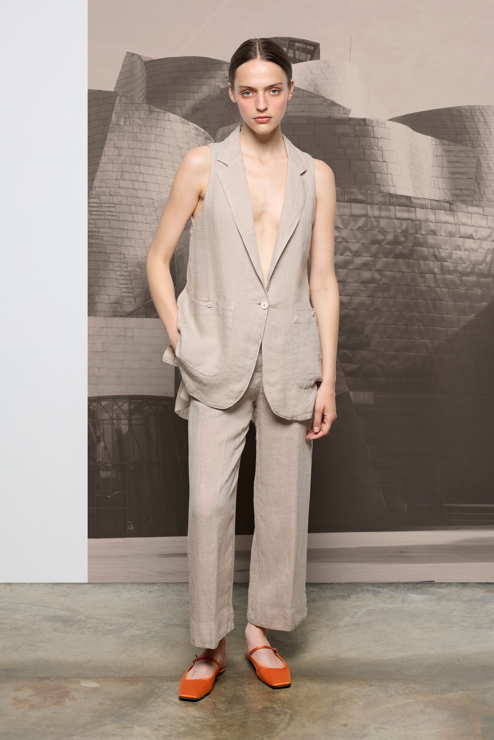 beige linen sleeveless collared relaxed buttoned pockets vest