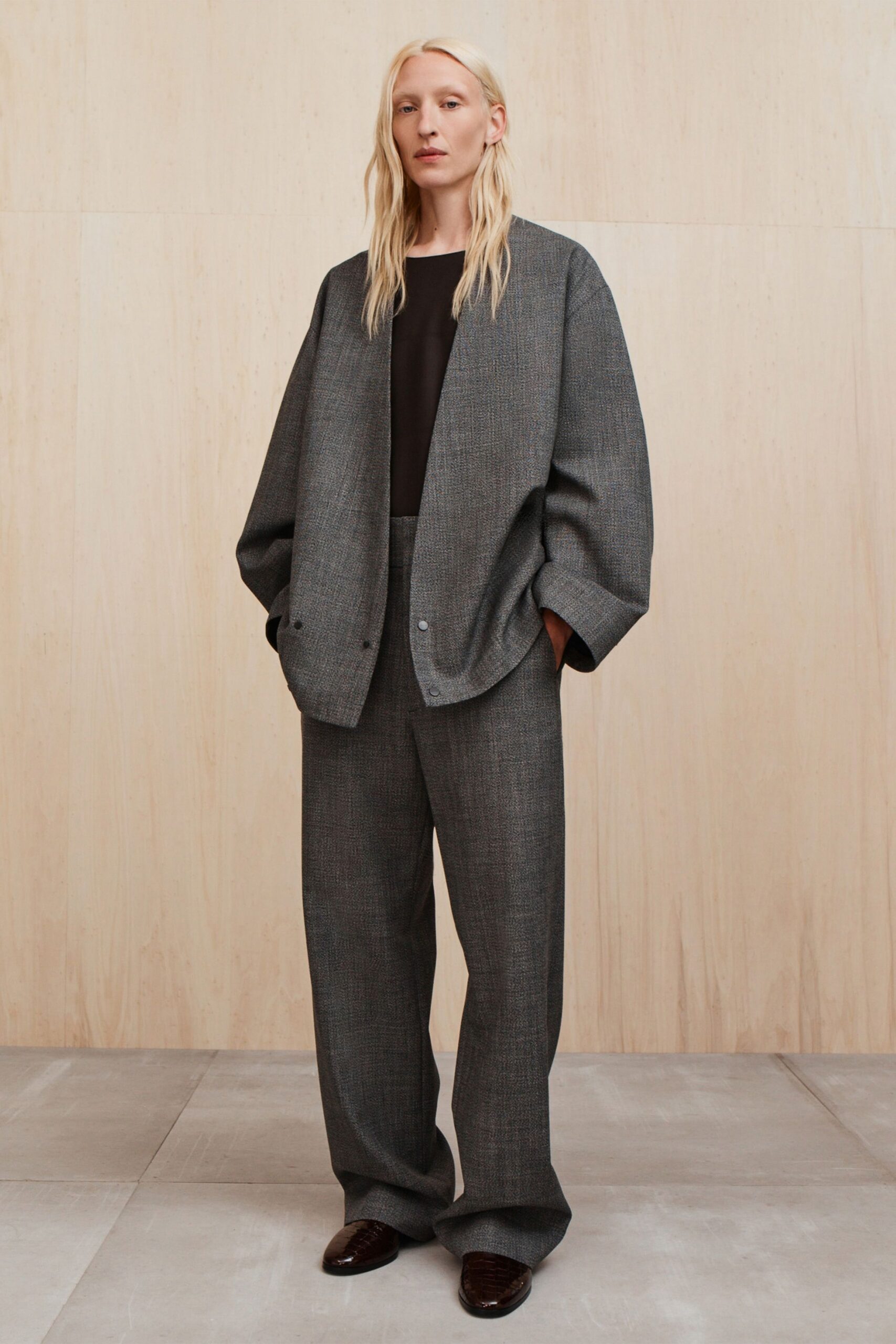 gray wool long-sleeve collared oversized buttoned jacket