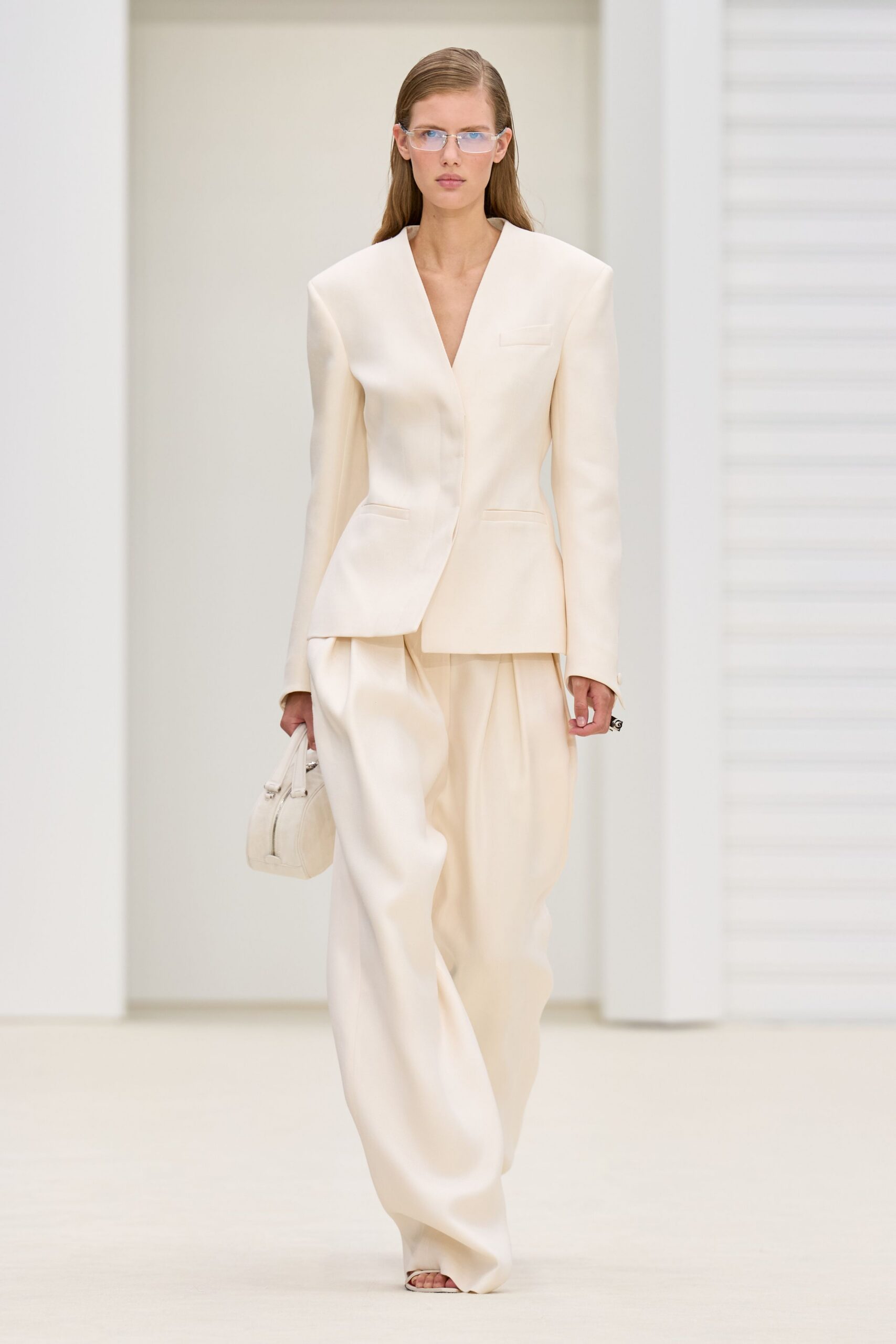 white wool long-sleeve collared tailored blazer