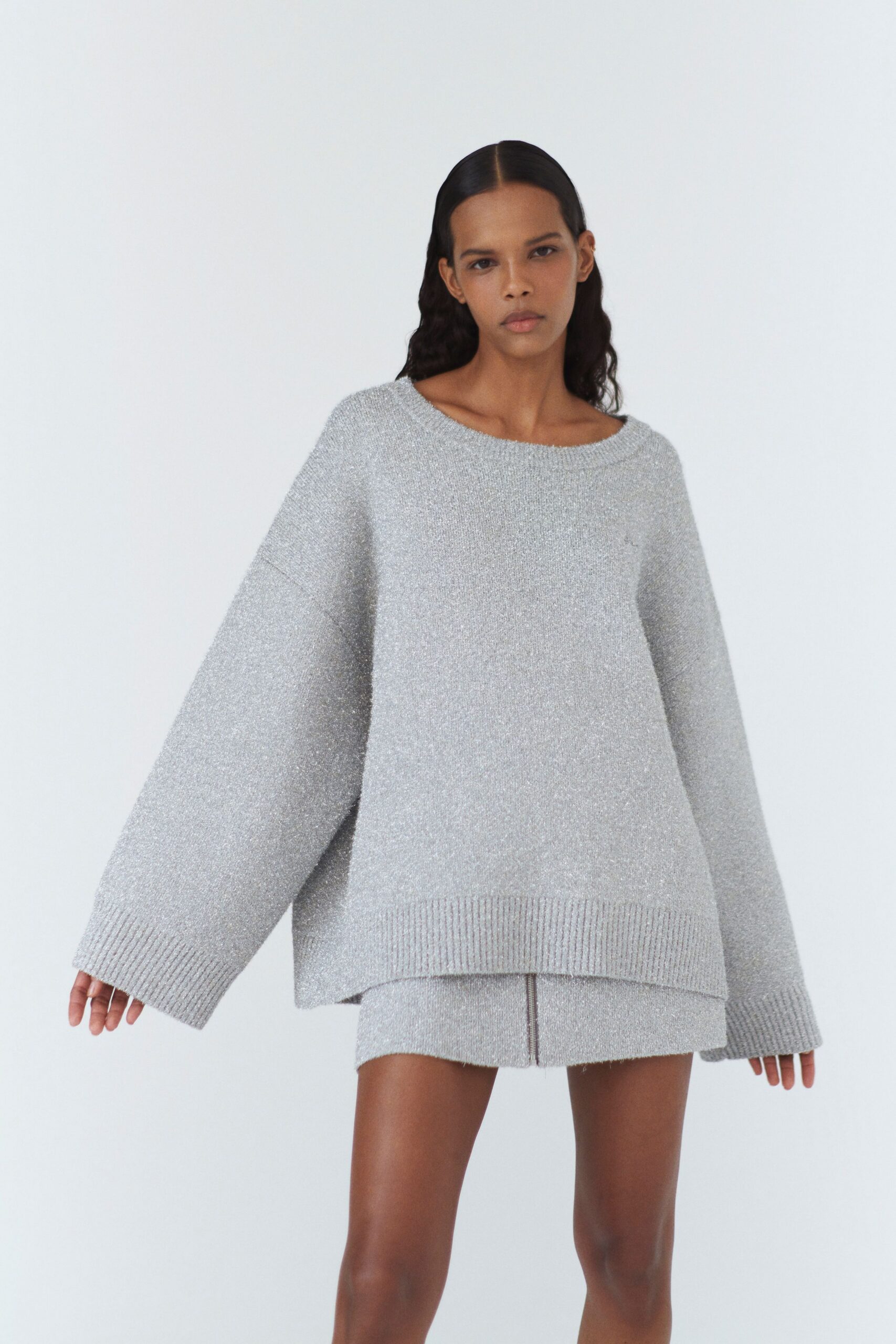 gray knit long-sleeve scoop-neck oversized textured shiny sweater