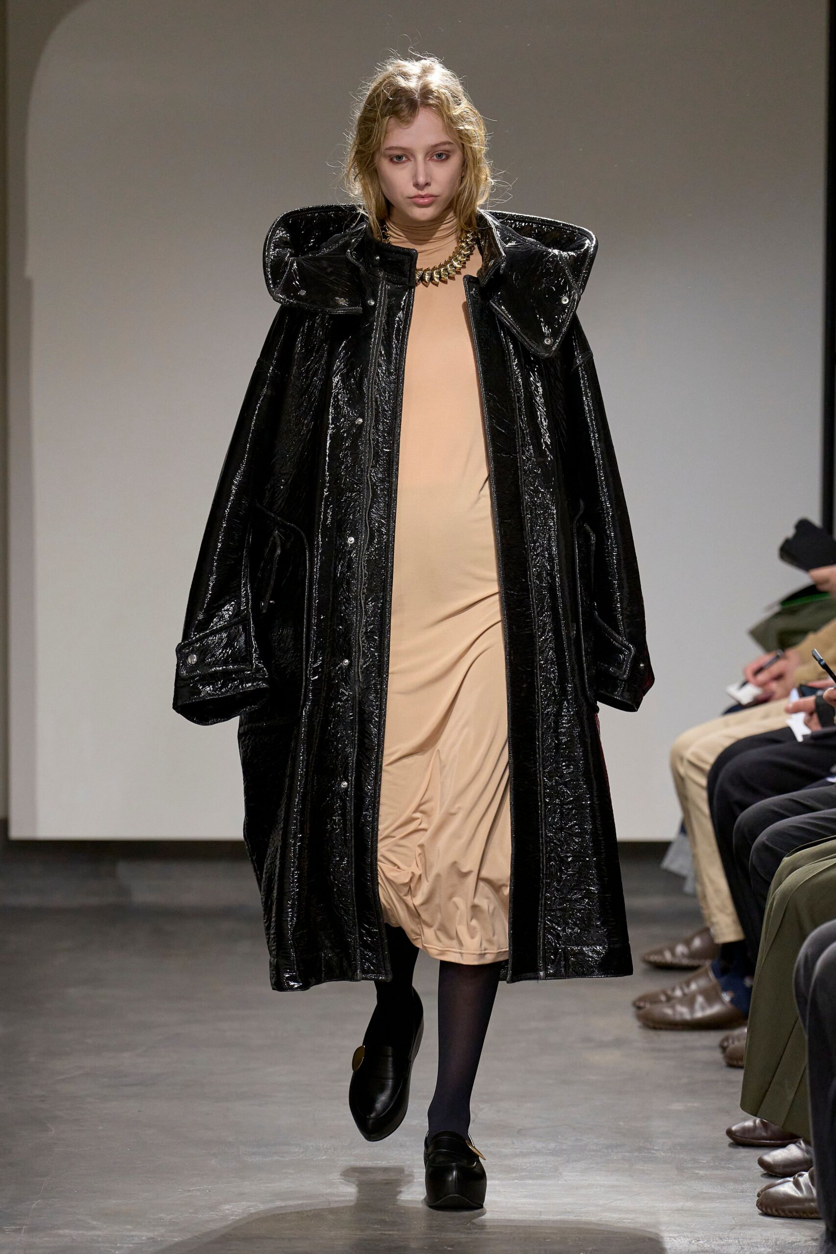 black vinyl long-sleeve collared oversized zippered shiny coat