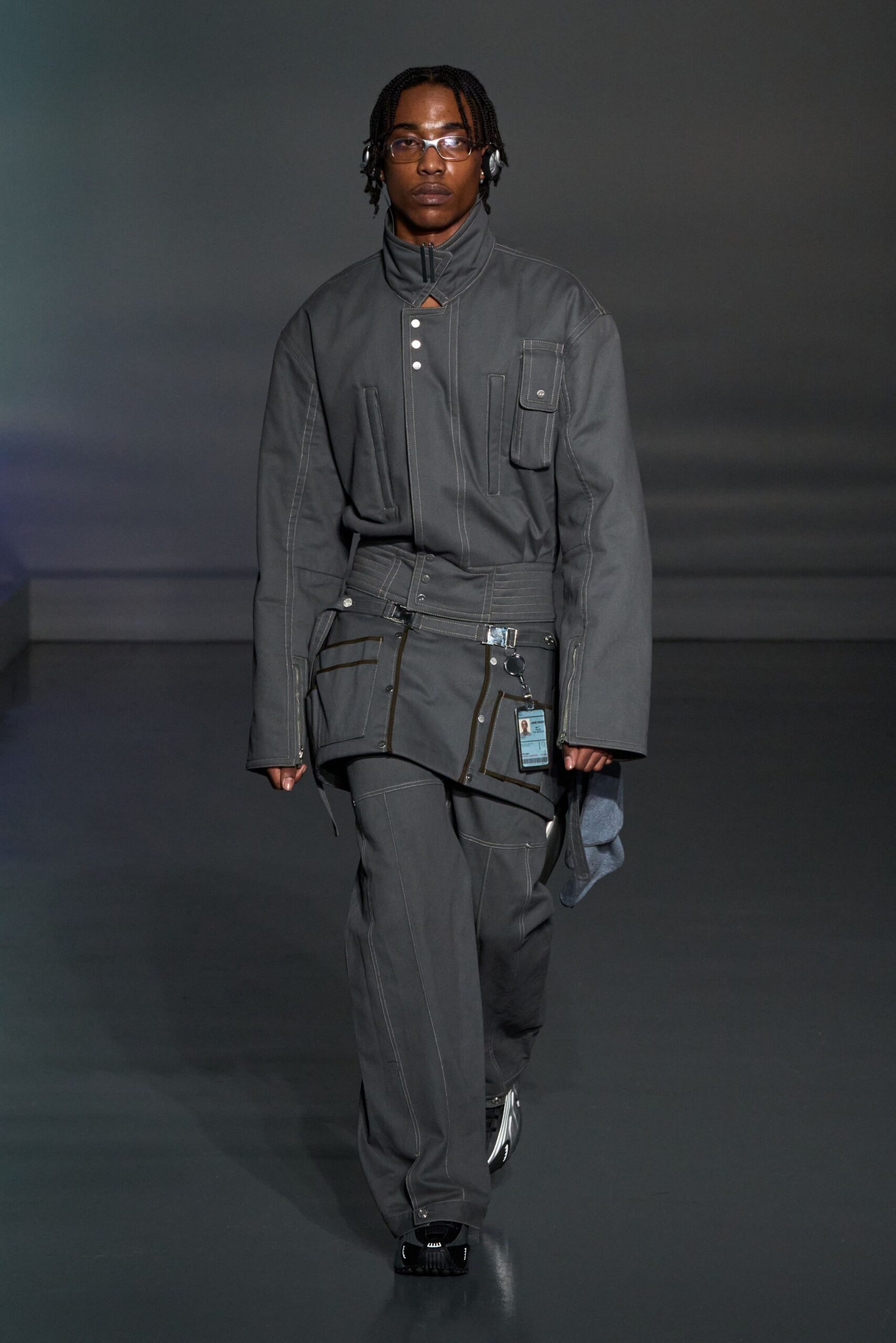 gray denim long-sleeve collared relaxed zippered pockets jacket