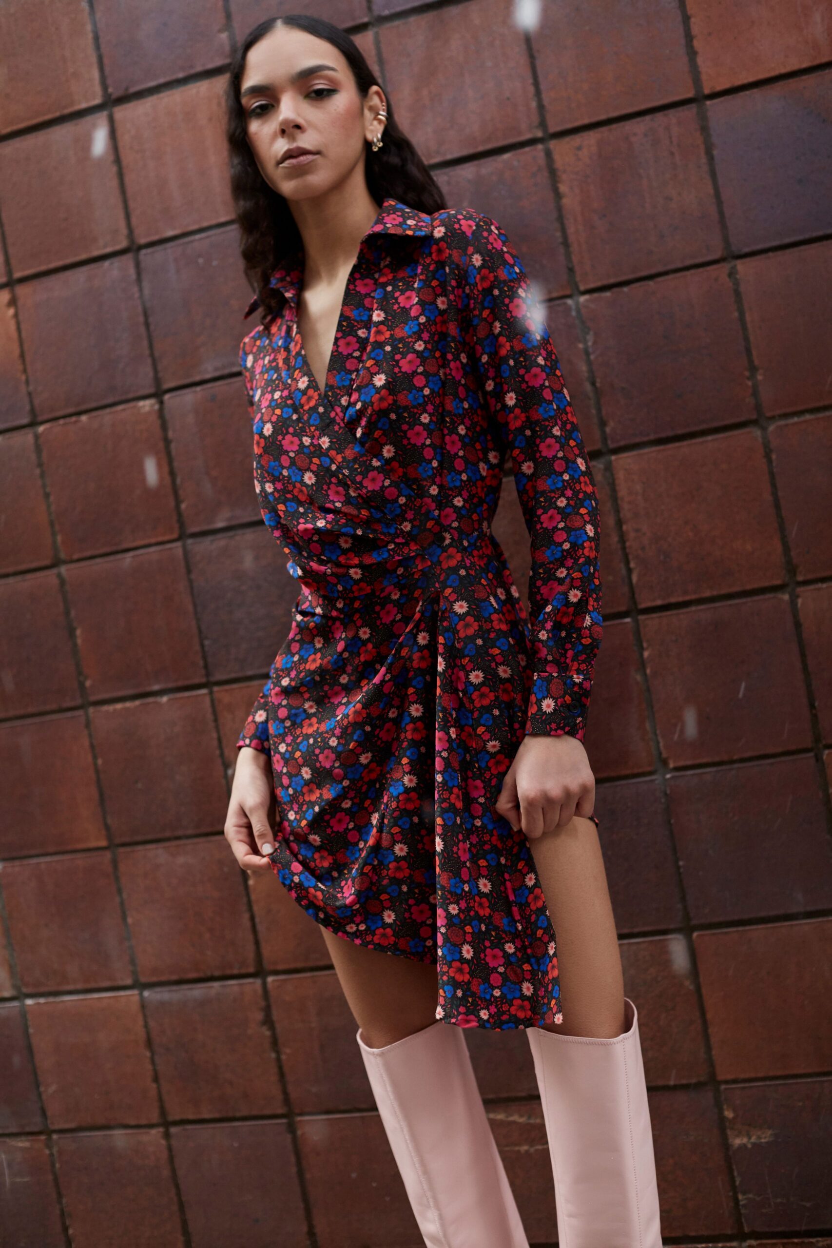 red cotton long-sleeve collared fitted floral mini shirt-dress