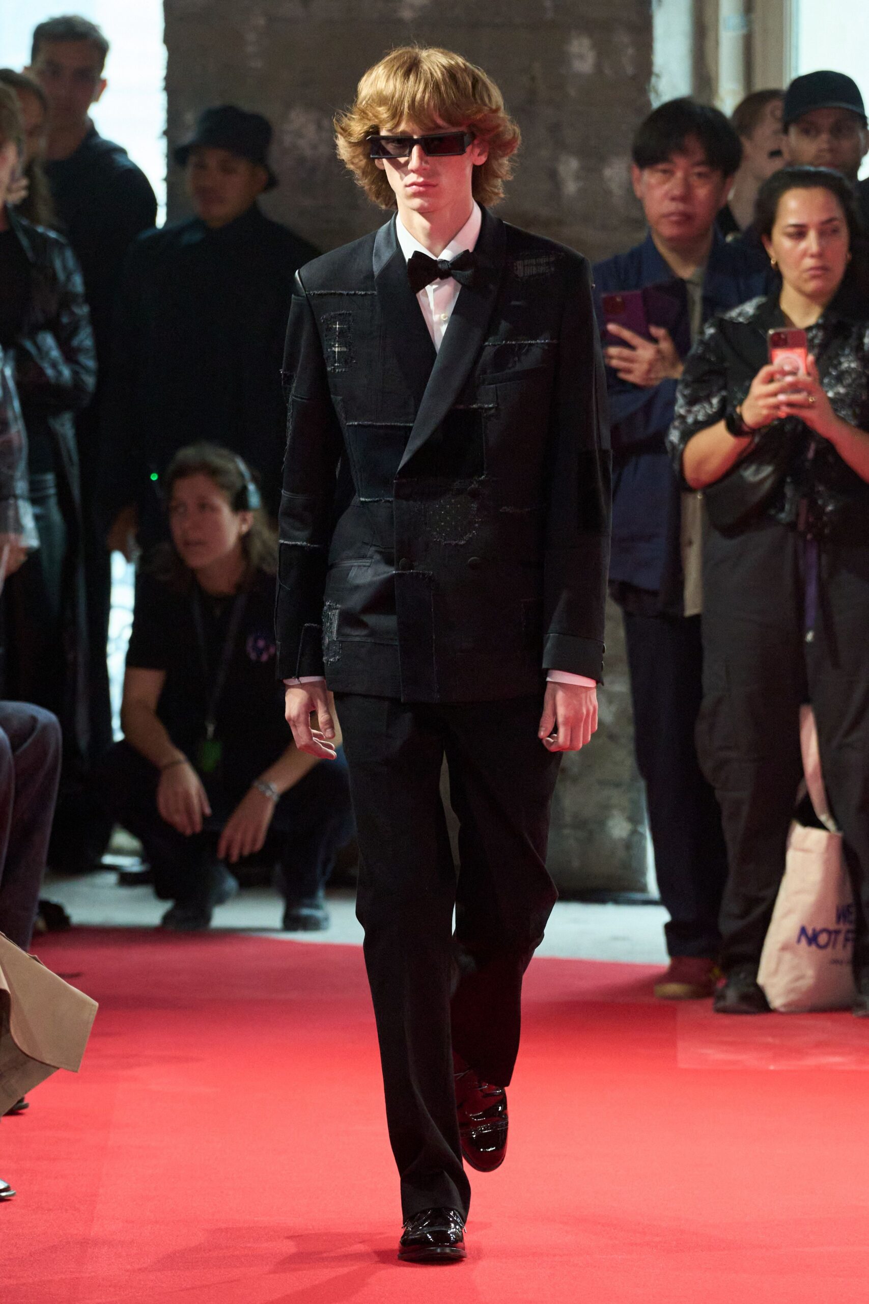 black cotton long-sleeve collared fitted buttoned suit