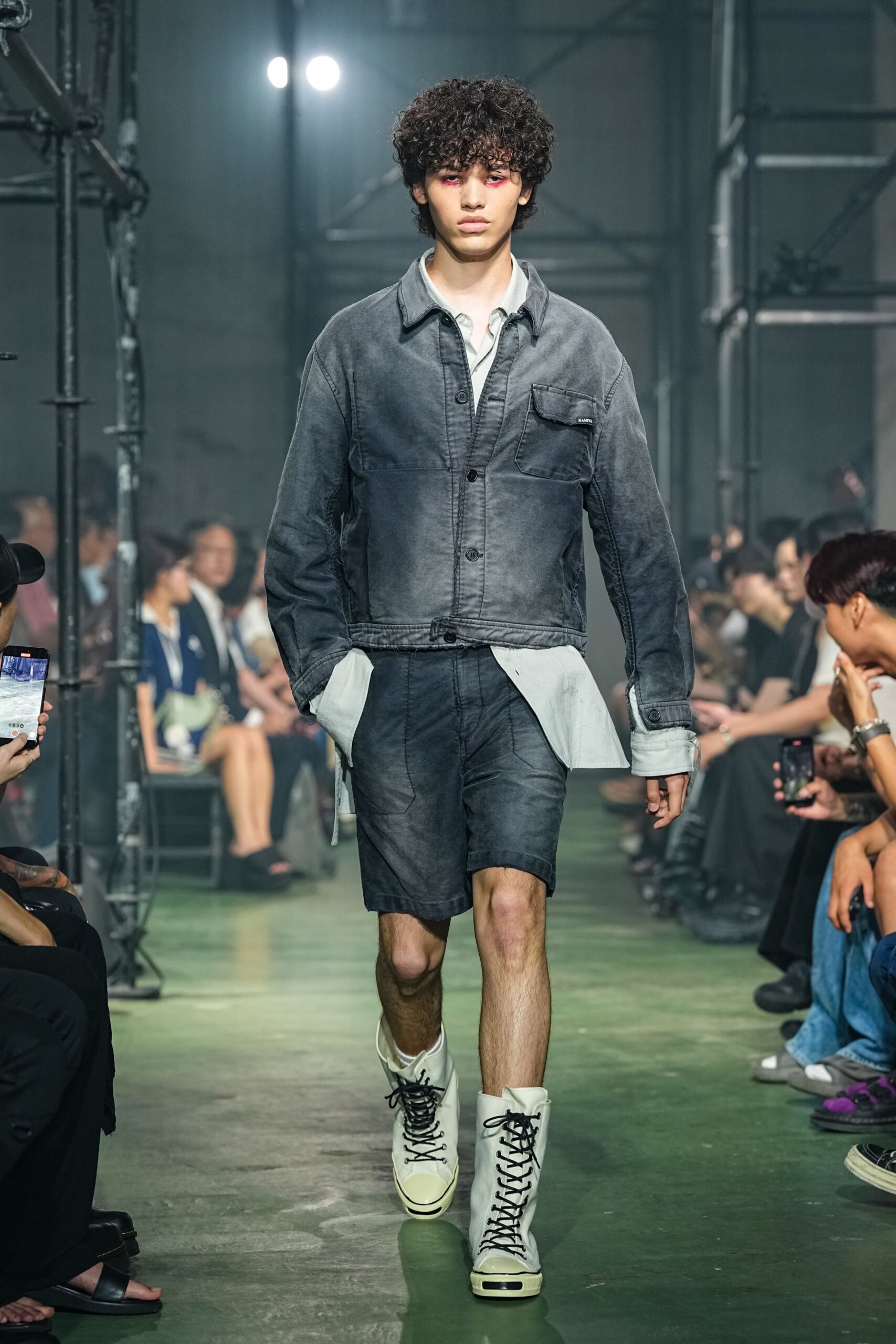 gray denim long-sleeve collared relaxed buttoned jacket