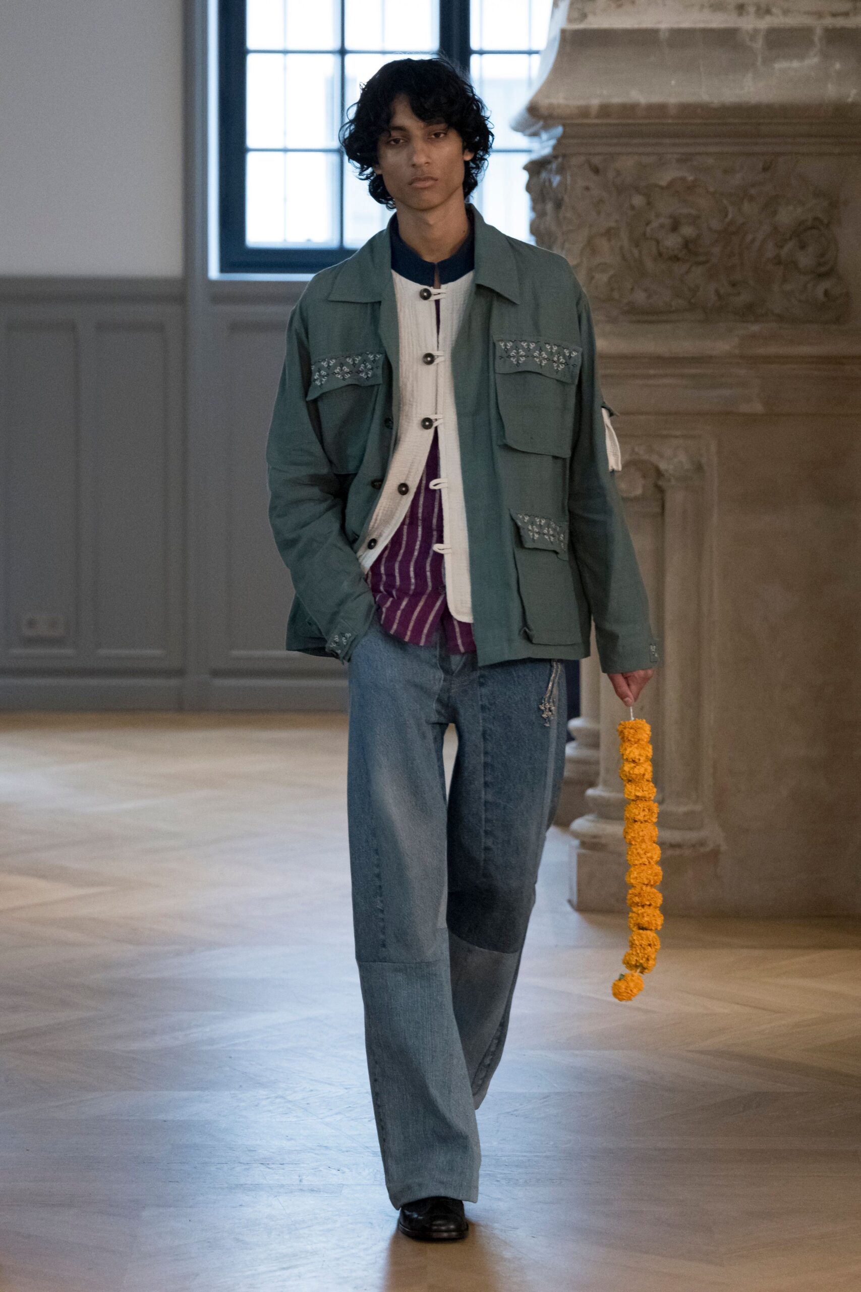 green cotton long-sleeve collared relaxed buttoned pockets jacket