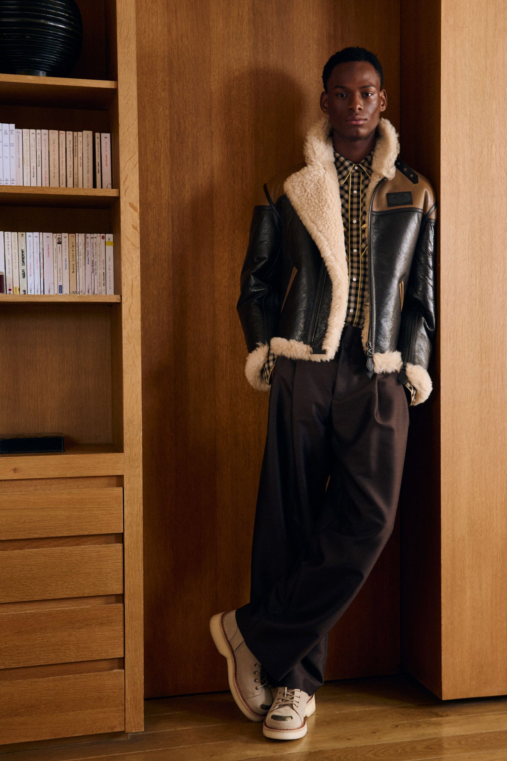 black leather long-sleeve collared fitted zippered jacket