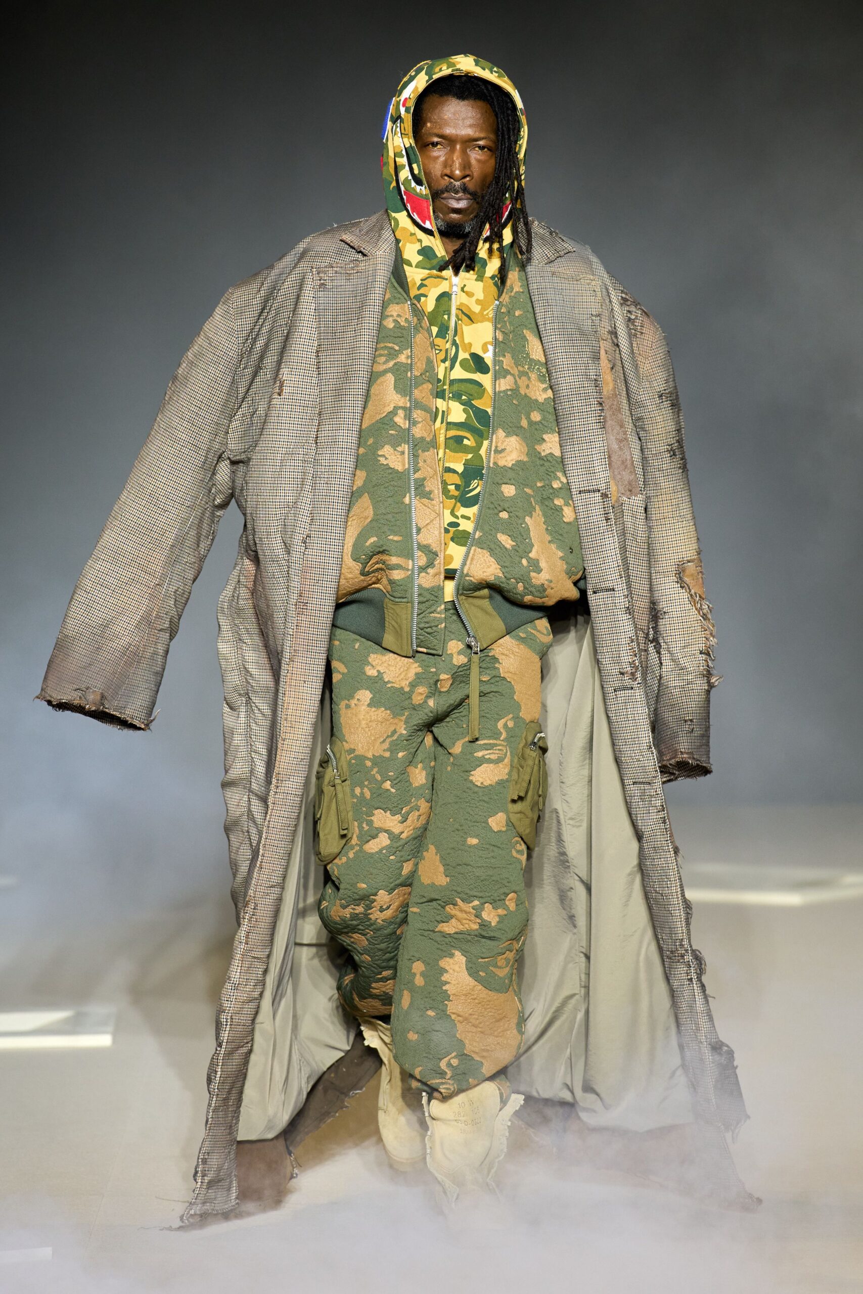 oversized gray coat with camouflage hoodie