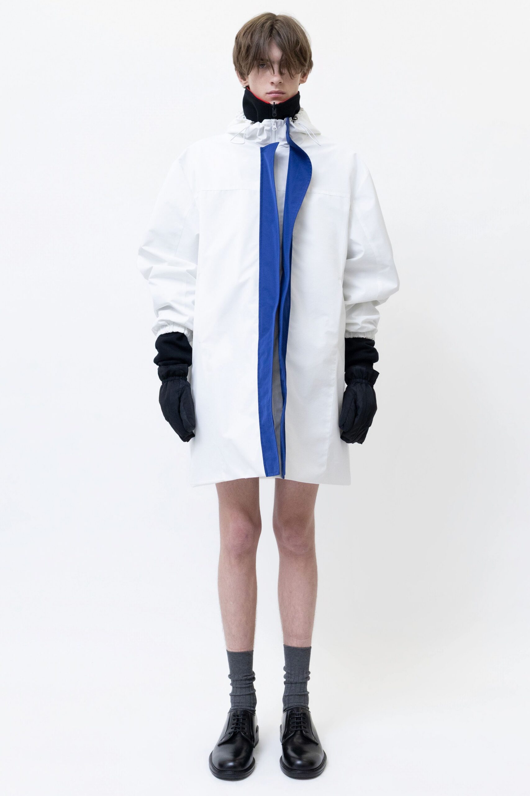 white cotton long-sleeve collared oversized zippered short coat