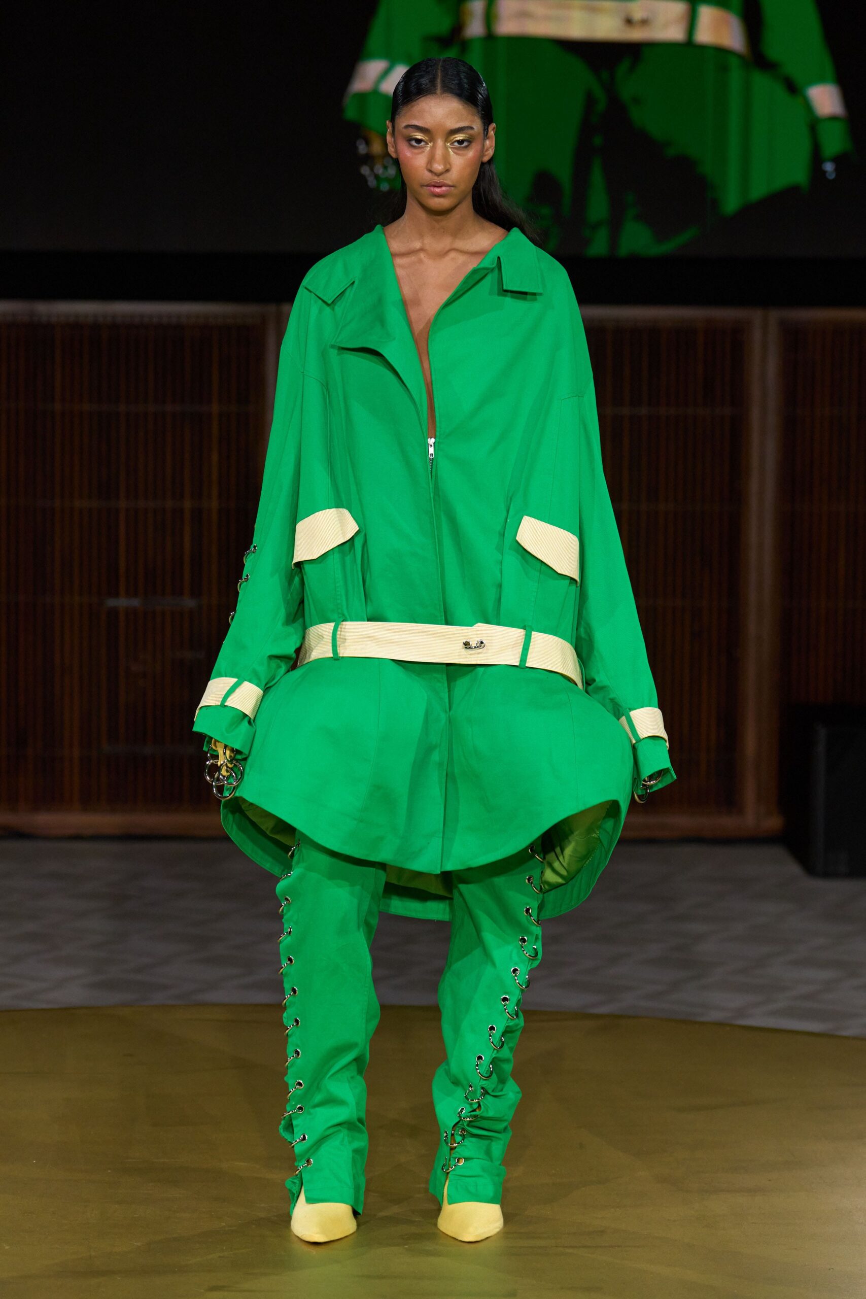 green cotton long-sleeve collared oversized zippered jacket