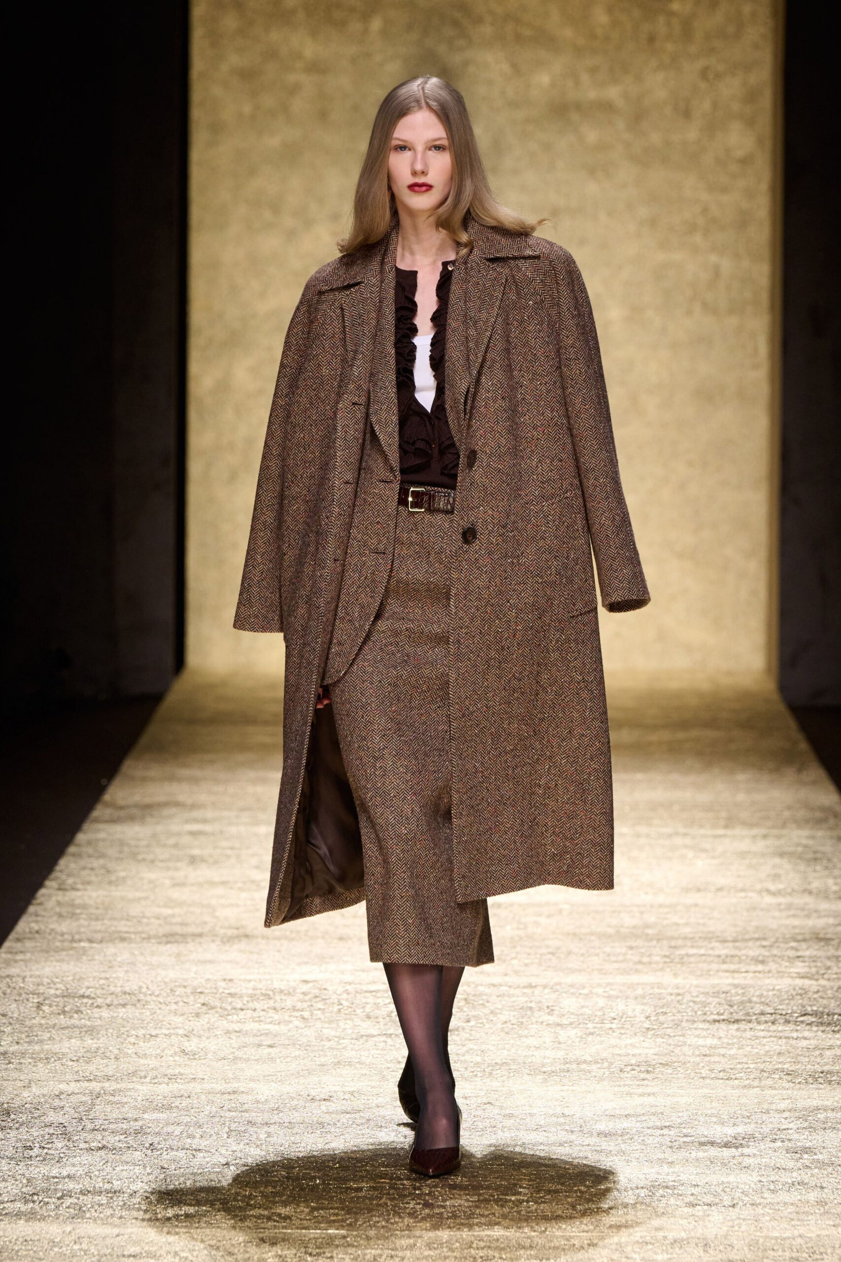 brown tweed coat with pencil skirt