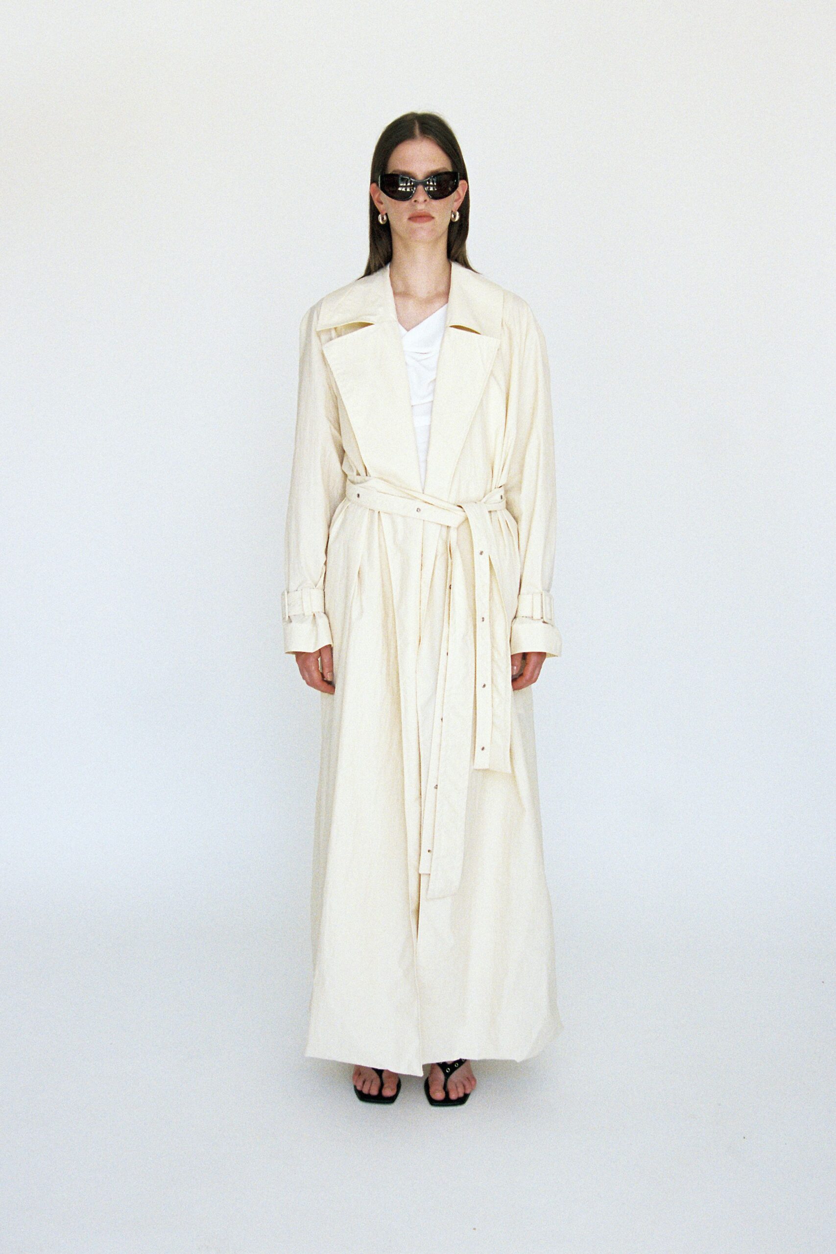 beige trench coat with white t-shirt