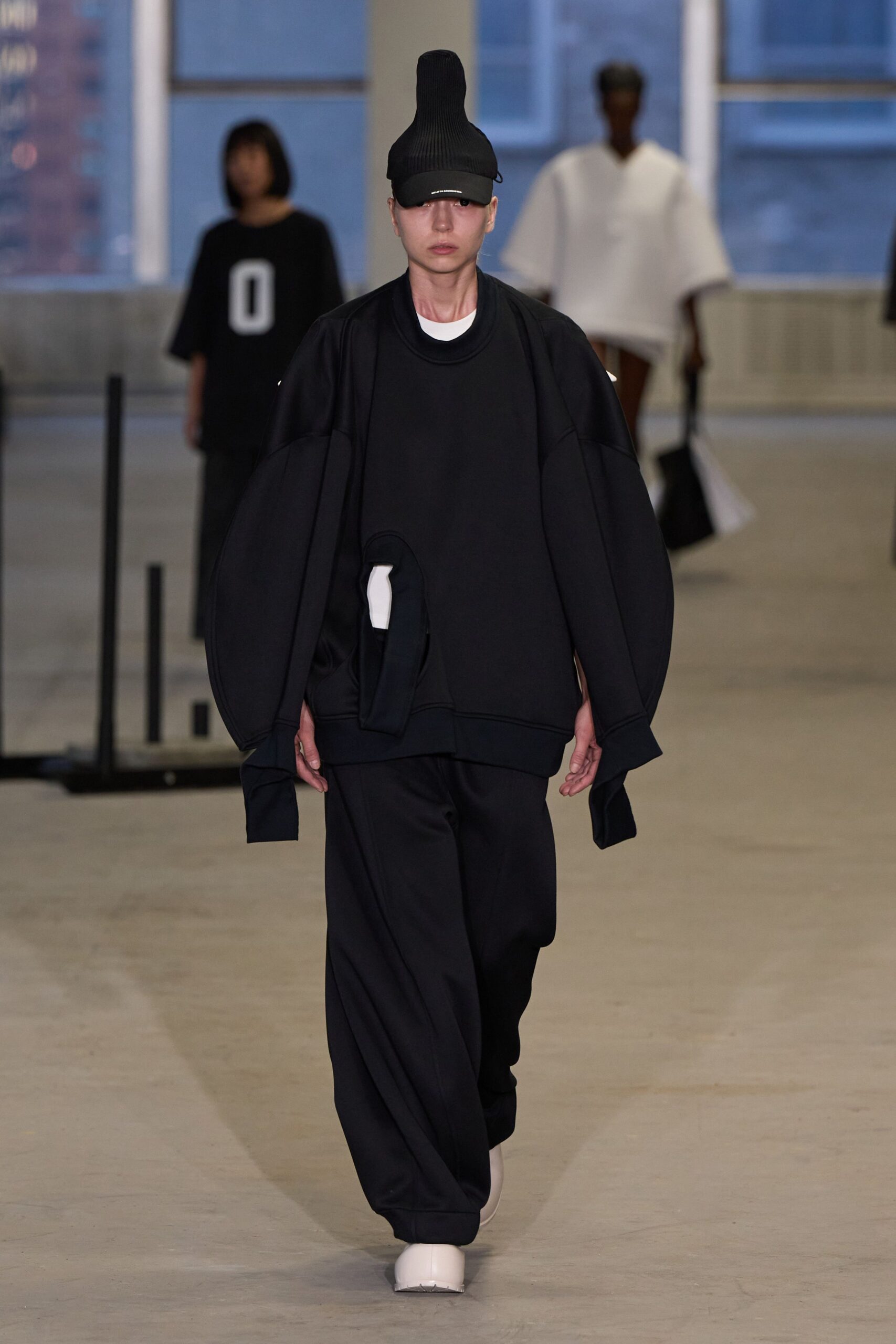 black cotton long-sleeve collared oversized layered sweater