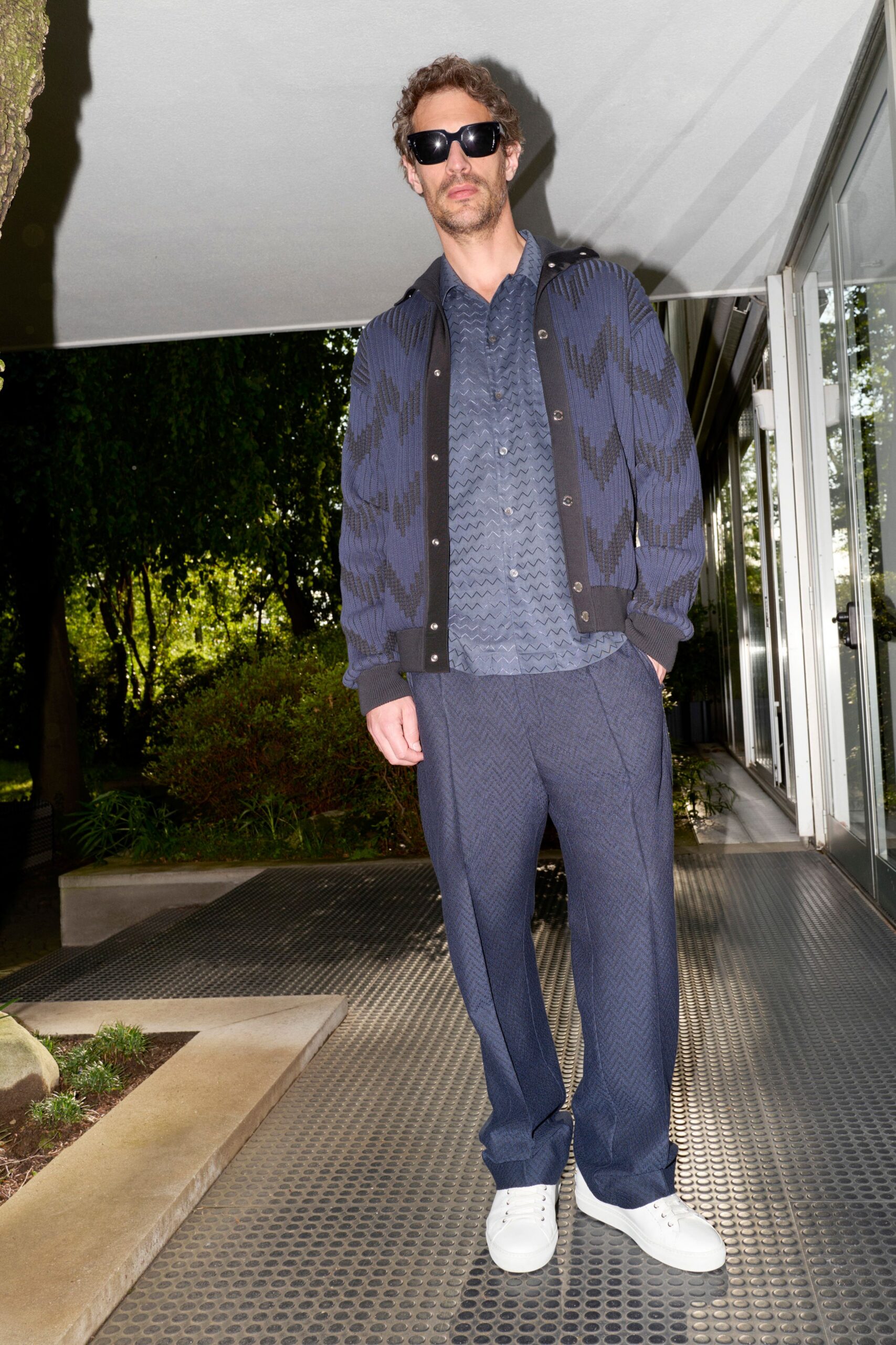 blue cotton long-sleeve collared relaxed buttoned textured jacket