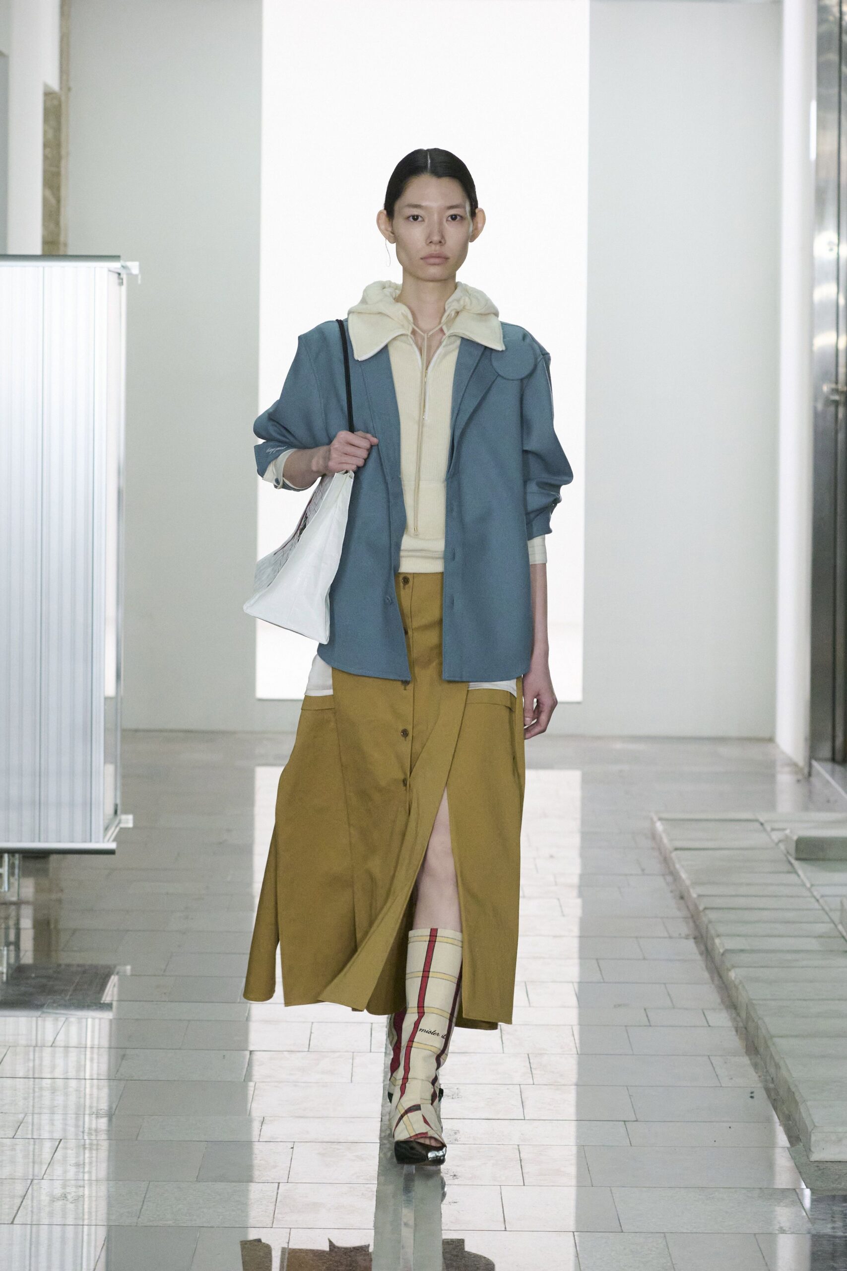 blue jacket beige hoodie brown skirt white shoes